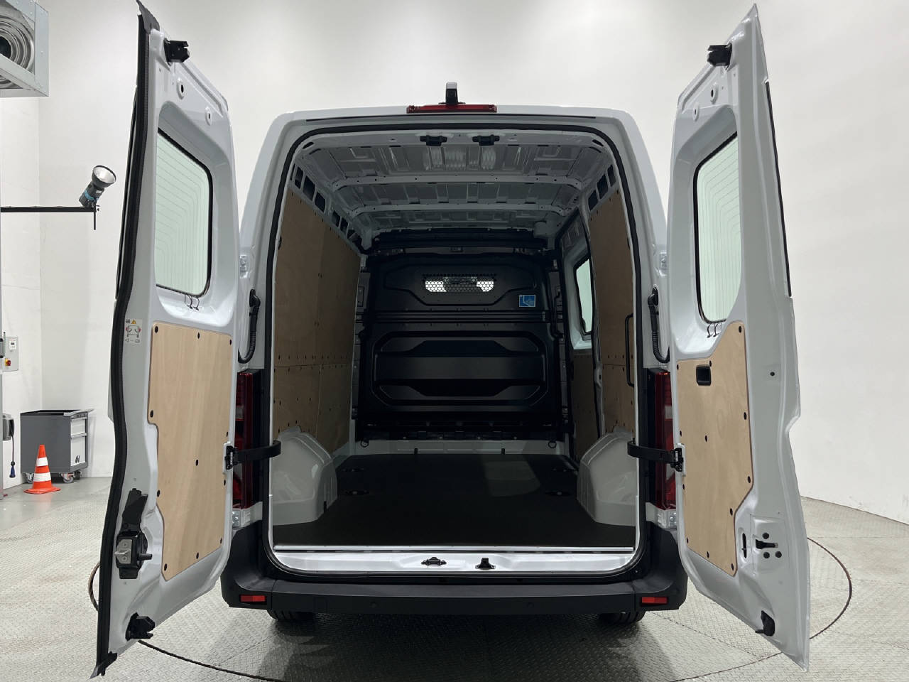 RENAULT Master Kaw. 3.5 t L2H2 2.0 Blue-image-17
