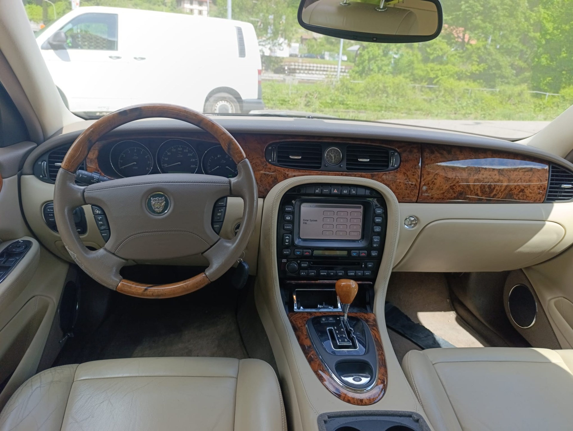 JAGUAR XJ8 4.2 V8 Executive-image-6