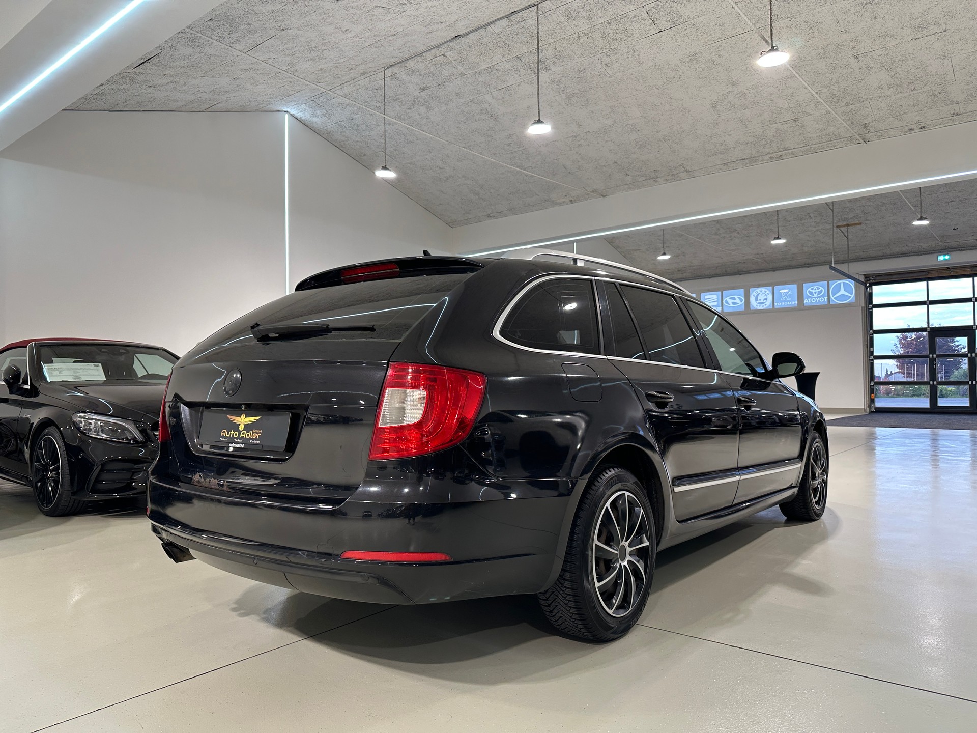 SKODA Superb Combi 2.0 TDi Elegance DSG-image-9