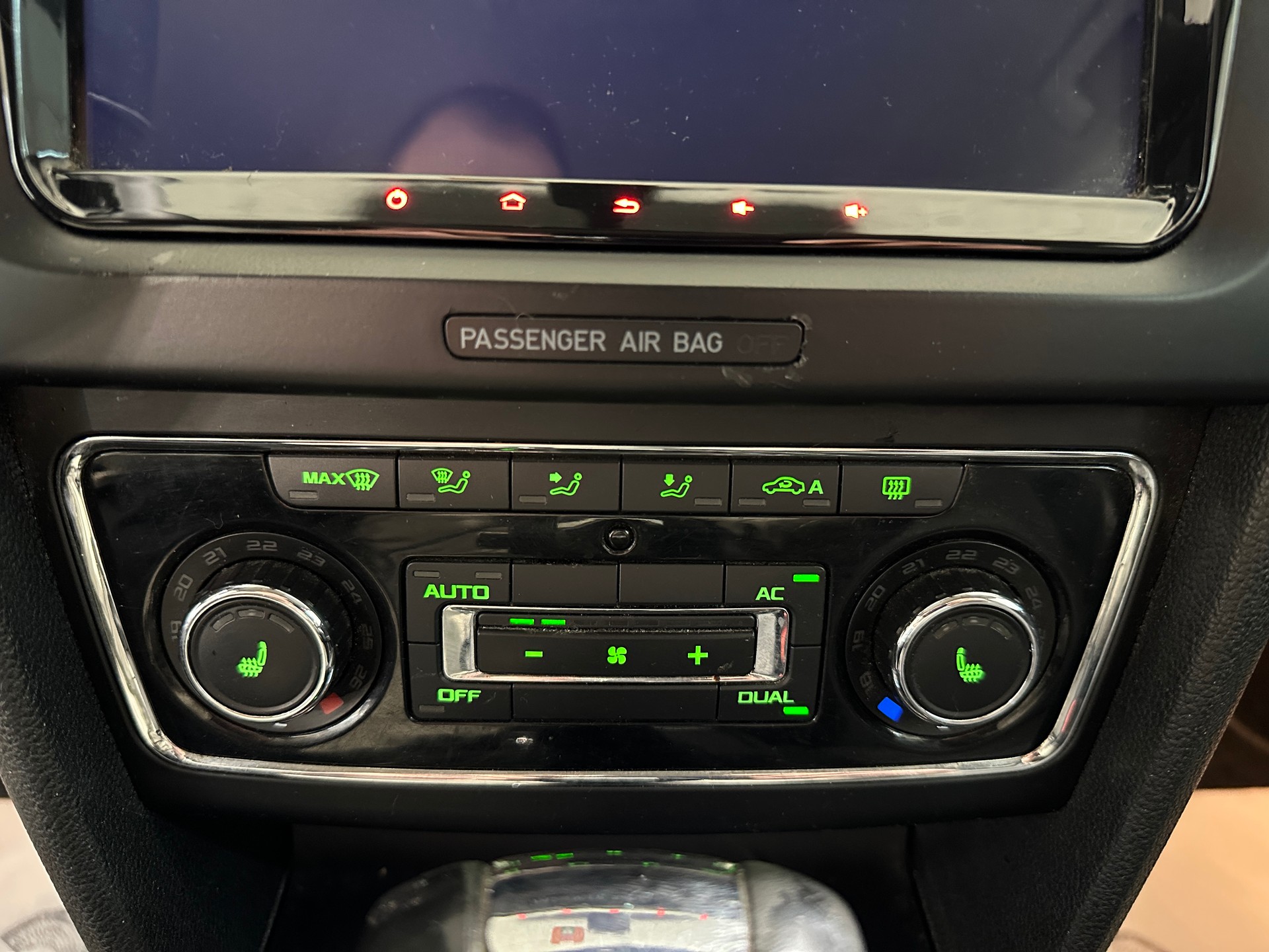 SKODA Superb Combi 2.0 TDi Elegance DSG-image-18