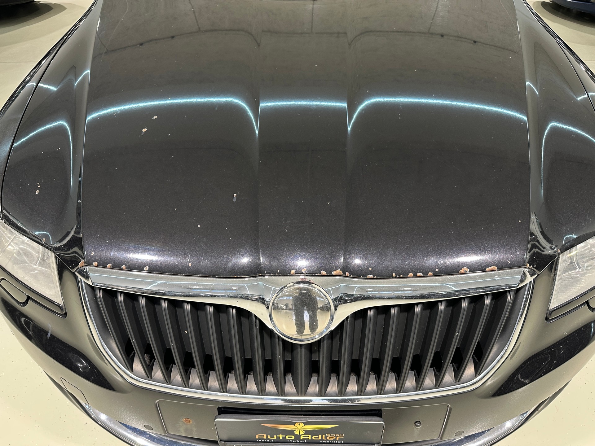 SKODA Superb Combi 2.0 TDi Elegance DSG-image-24