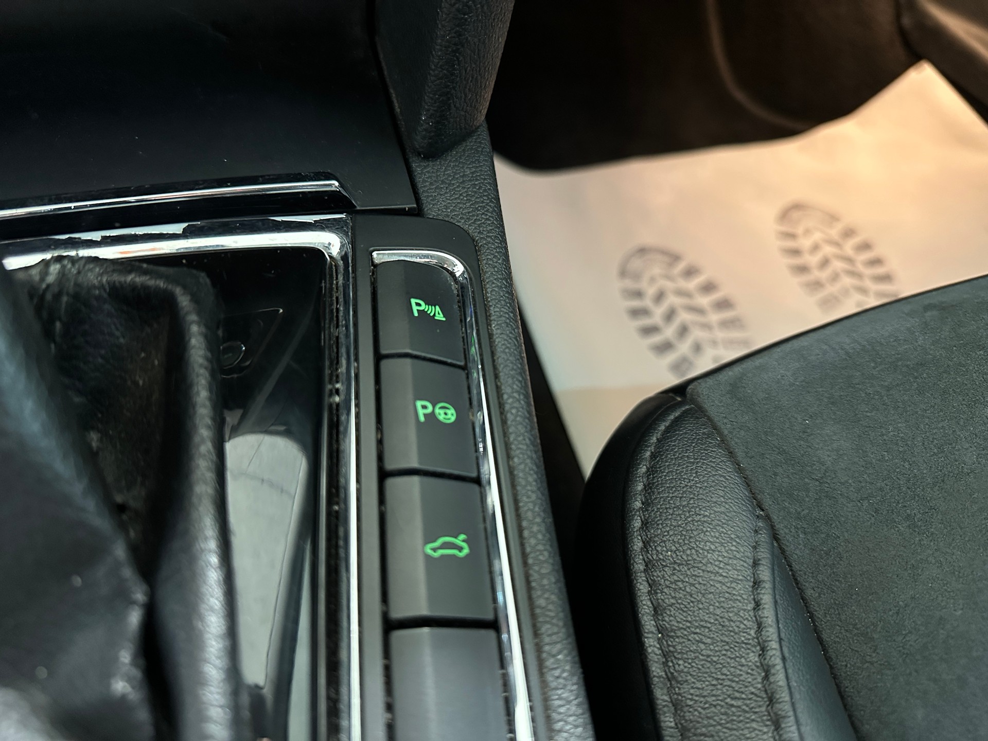 SKODA Superb Combi 2.0 TDi Elegance DSG-image-19