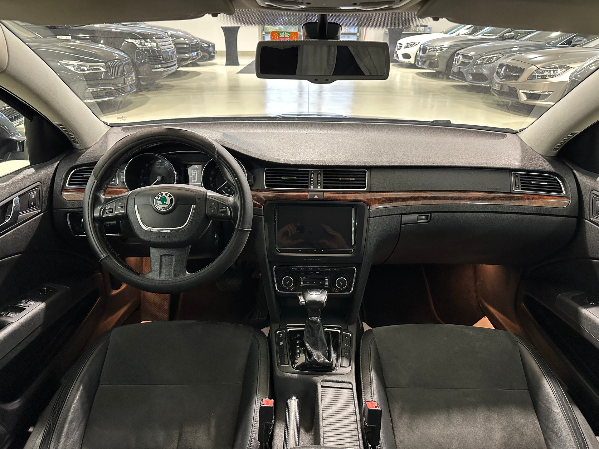 SKODA Superb Combi 2.0 TDi Elegance DSG-image-14