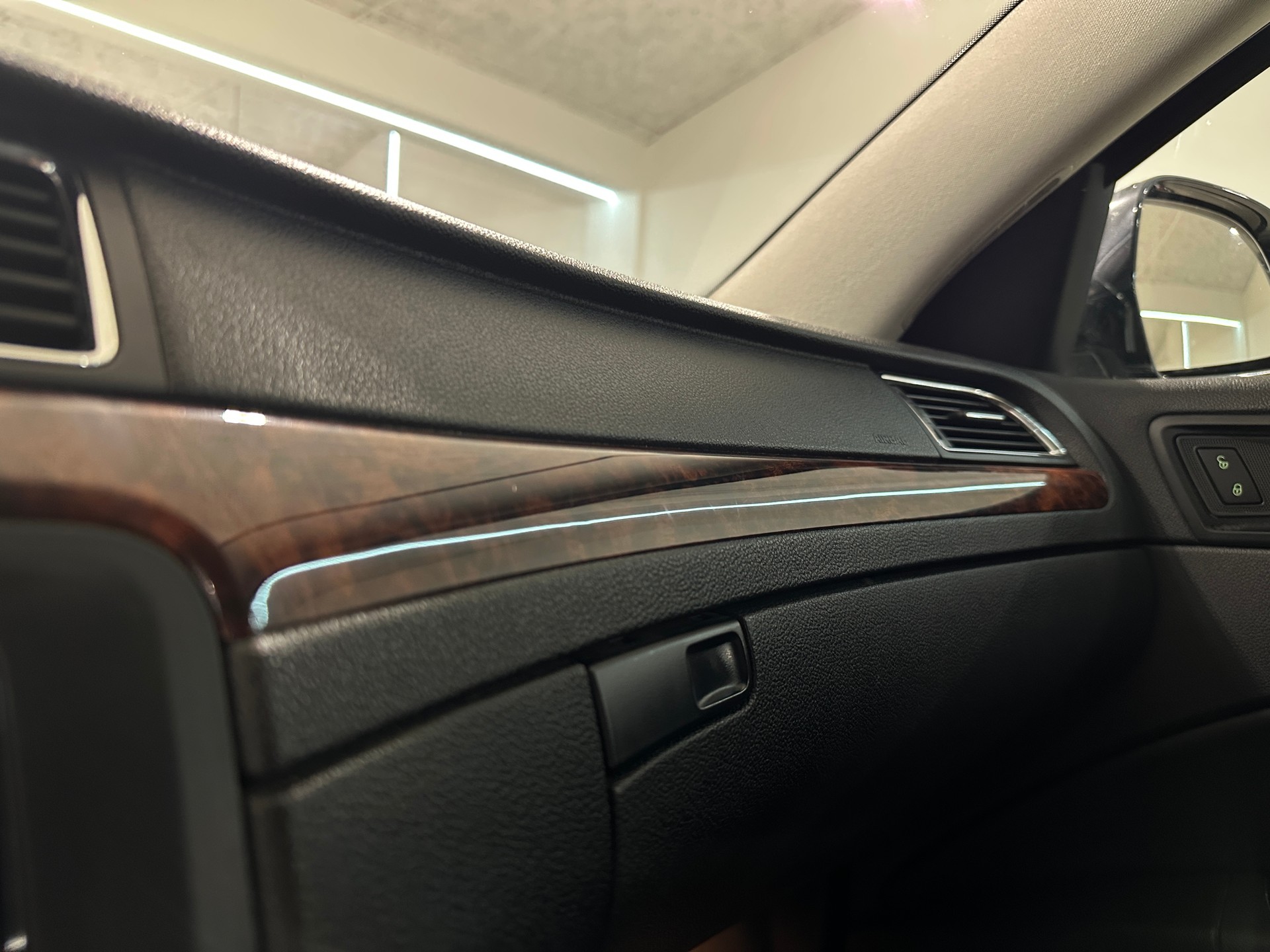 SKODA Superb Combi 2.0 TDi Elegance DSG-image-23