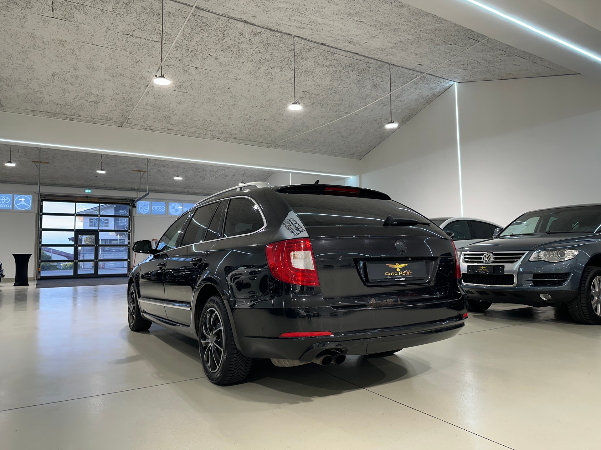 SKODA Superb Combi 2.0 TDi Elegance DSG-image-5