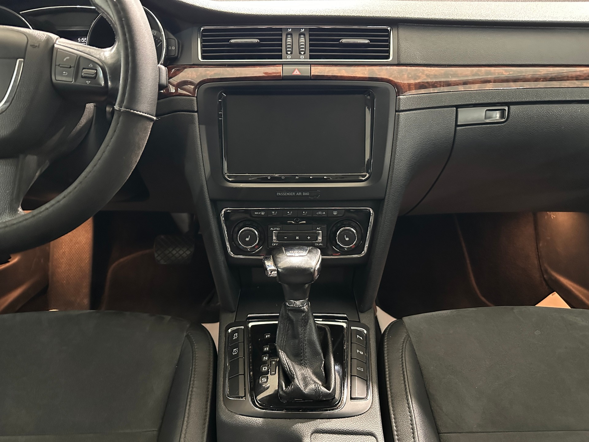 SKODA Superb Combi 2.0 TDi Elegance DSG-image-15