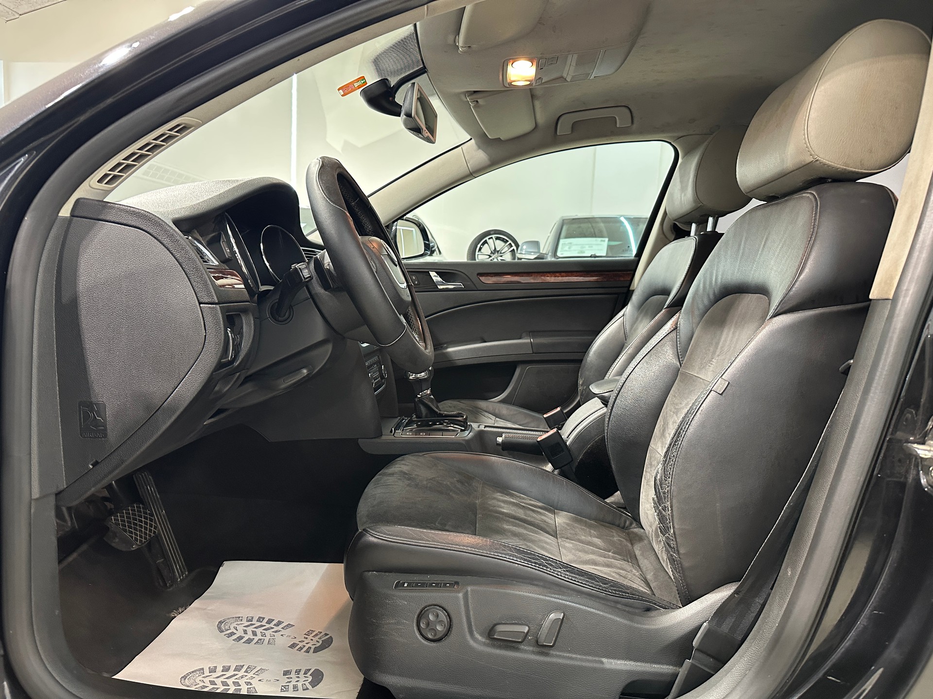 SKODA Superb Combi 2.0 TDi Elegance DSG-image-11
