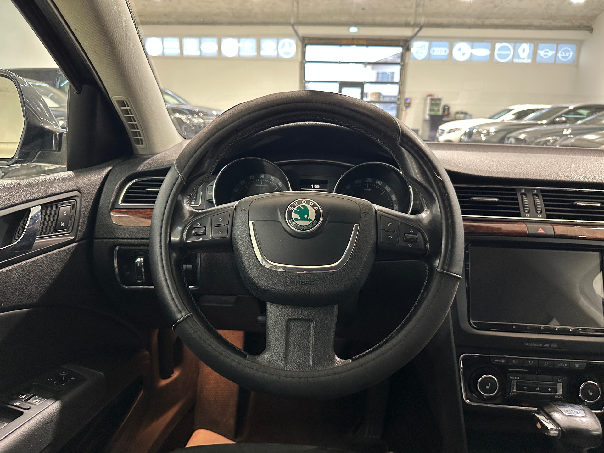 SKODA Superb Combi 2.0 TDi Elegance DSG-image-20