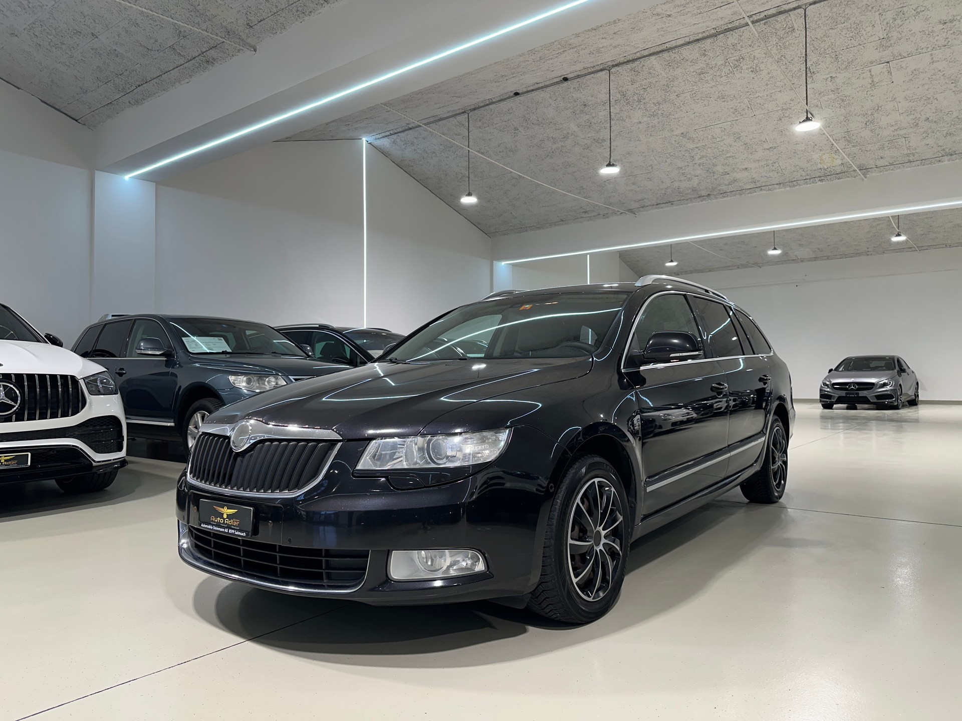 SKODA Superb Combi 2.0 TDi Elegance DSG-image-2