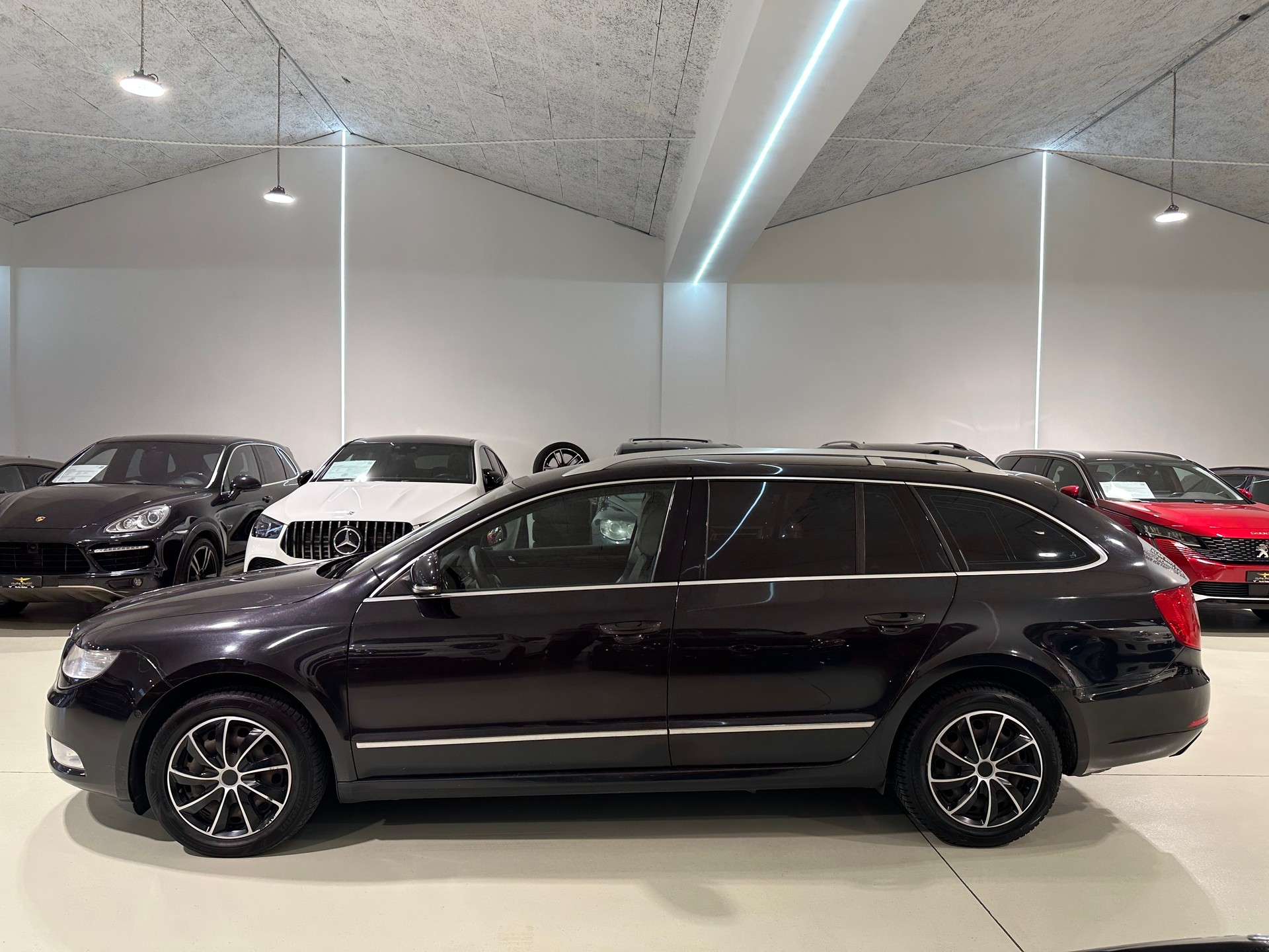 SKODA Superb Combi 2.0 TDi Elegance DSG-image-4