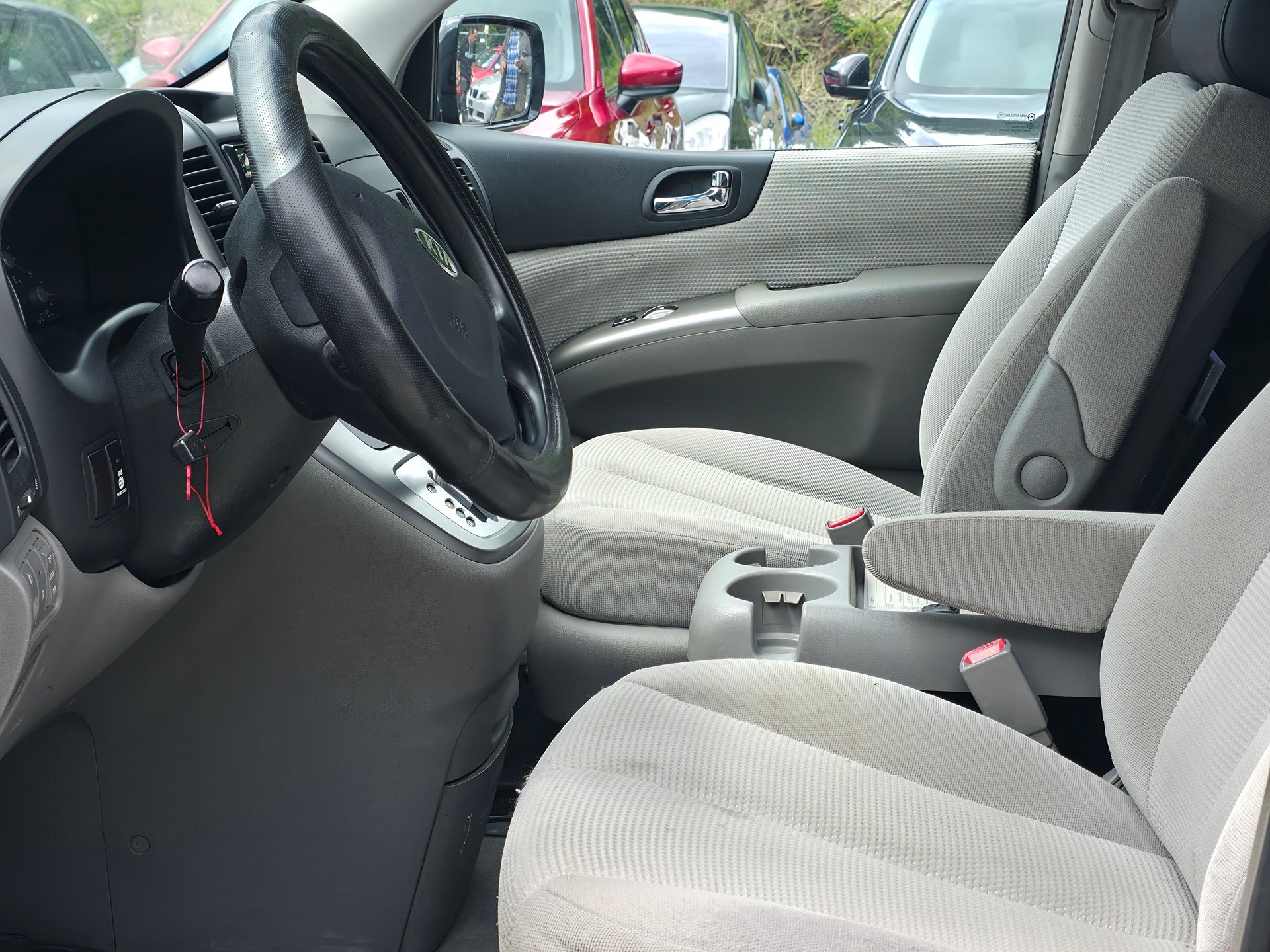 KIA Carnival 2.9 CRDi Trend *** Frisch ab MFK / Frisch ab Service / Automat / Gratis Lieferung ***-image-4