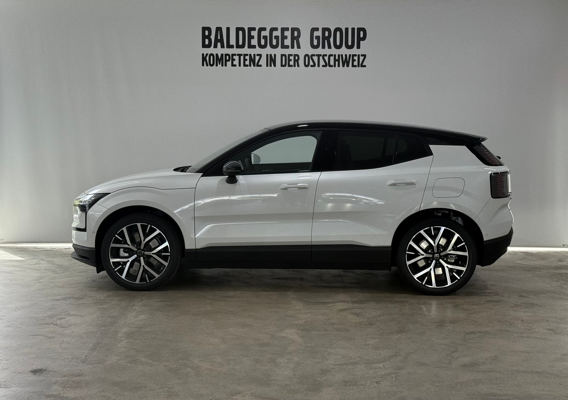 VOLVO EX 30 E60 Twin Ultra Performanc-image-1