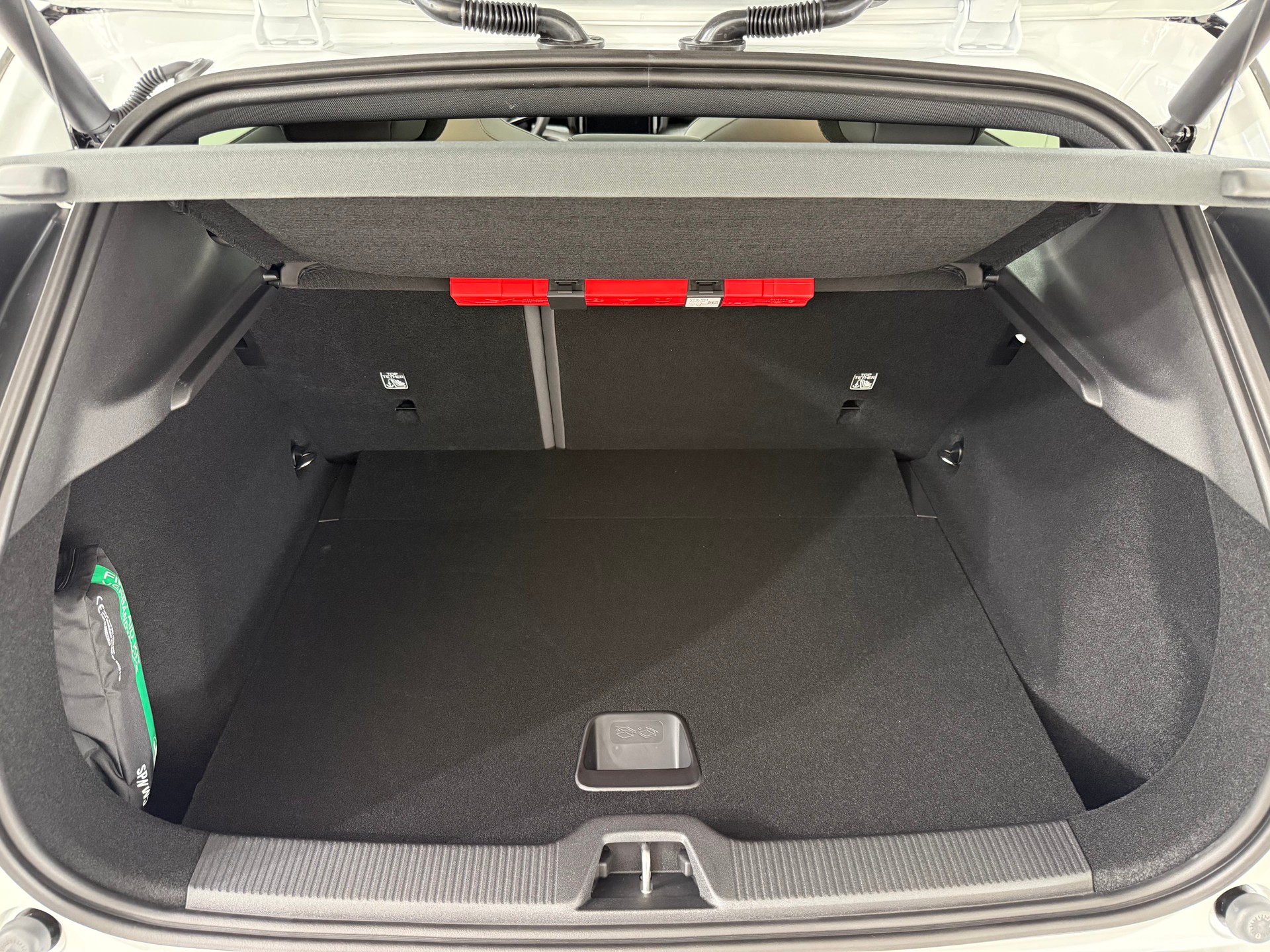 VOLVO EX 30 E60 Twin Ultra Performanc-image-13