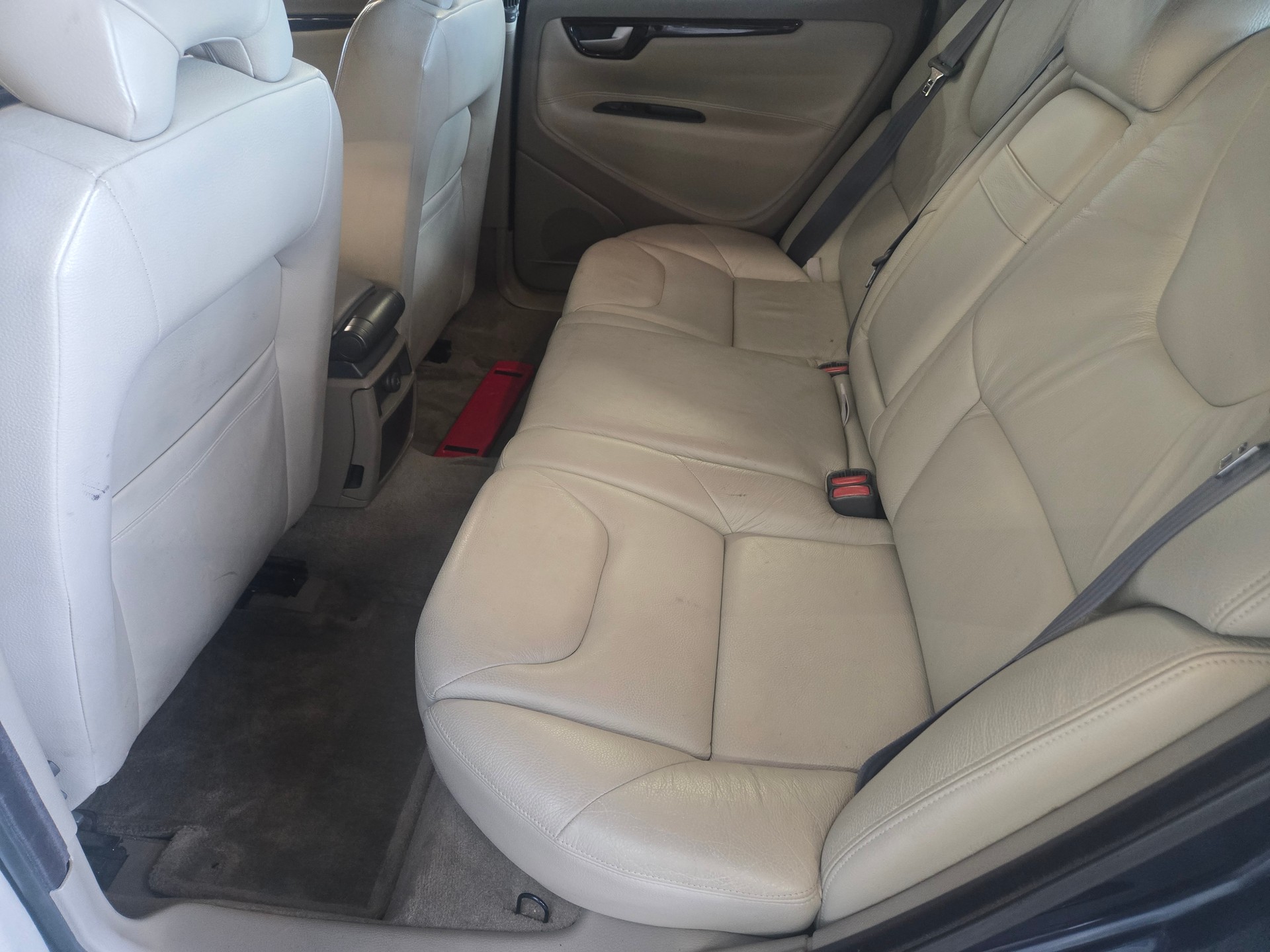VOLVO V70 2.4-image-12