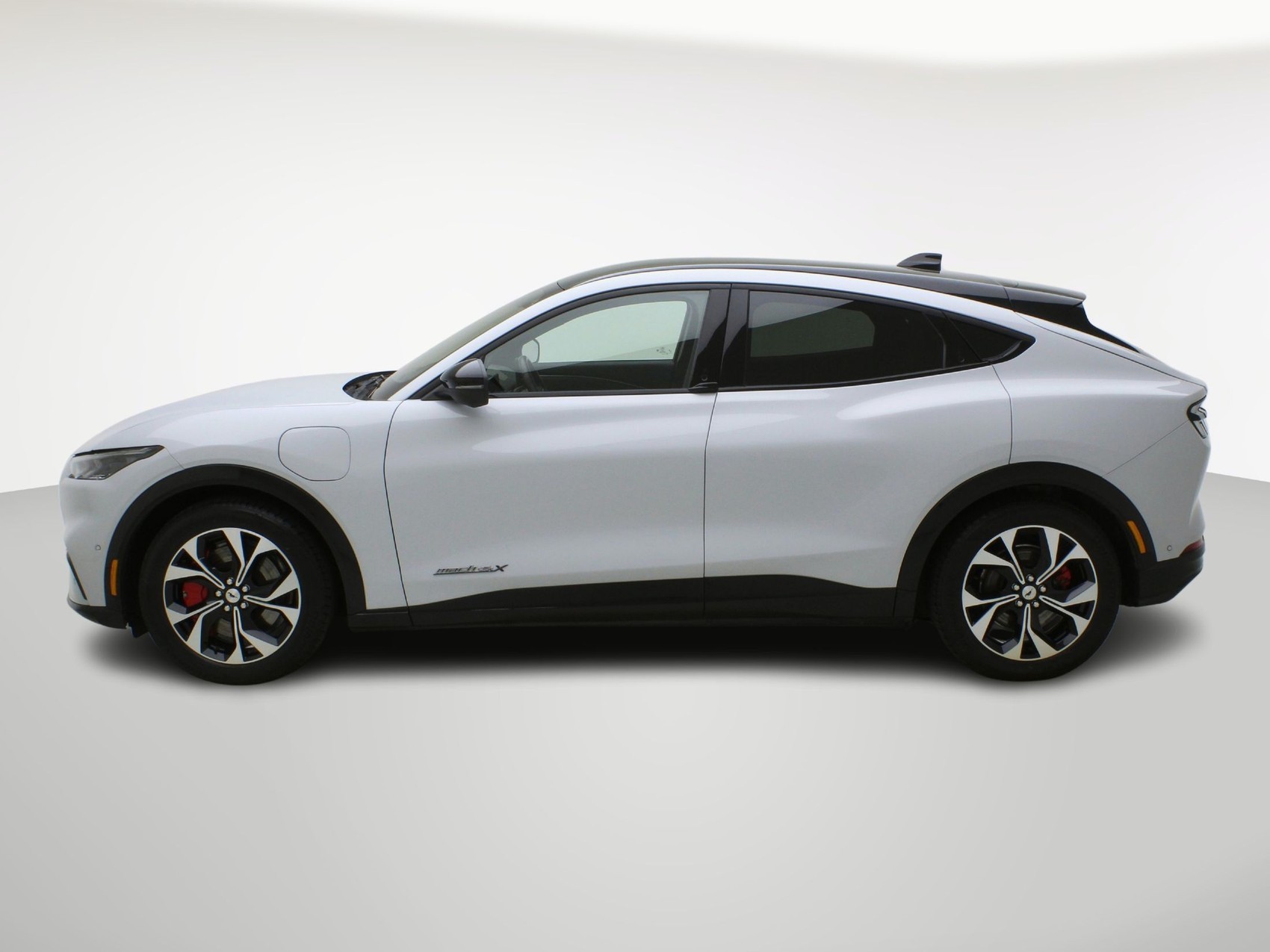 FORD Mustang Mach-E Extended AWD-image-2