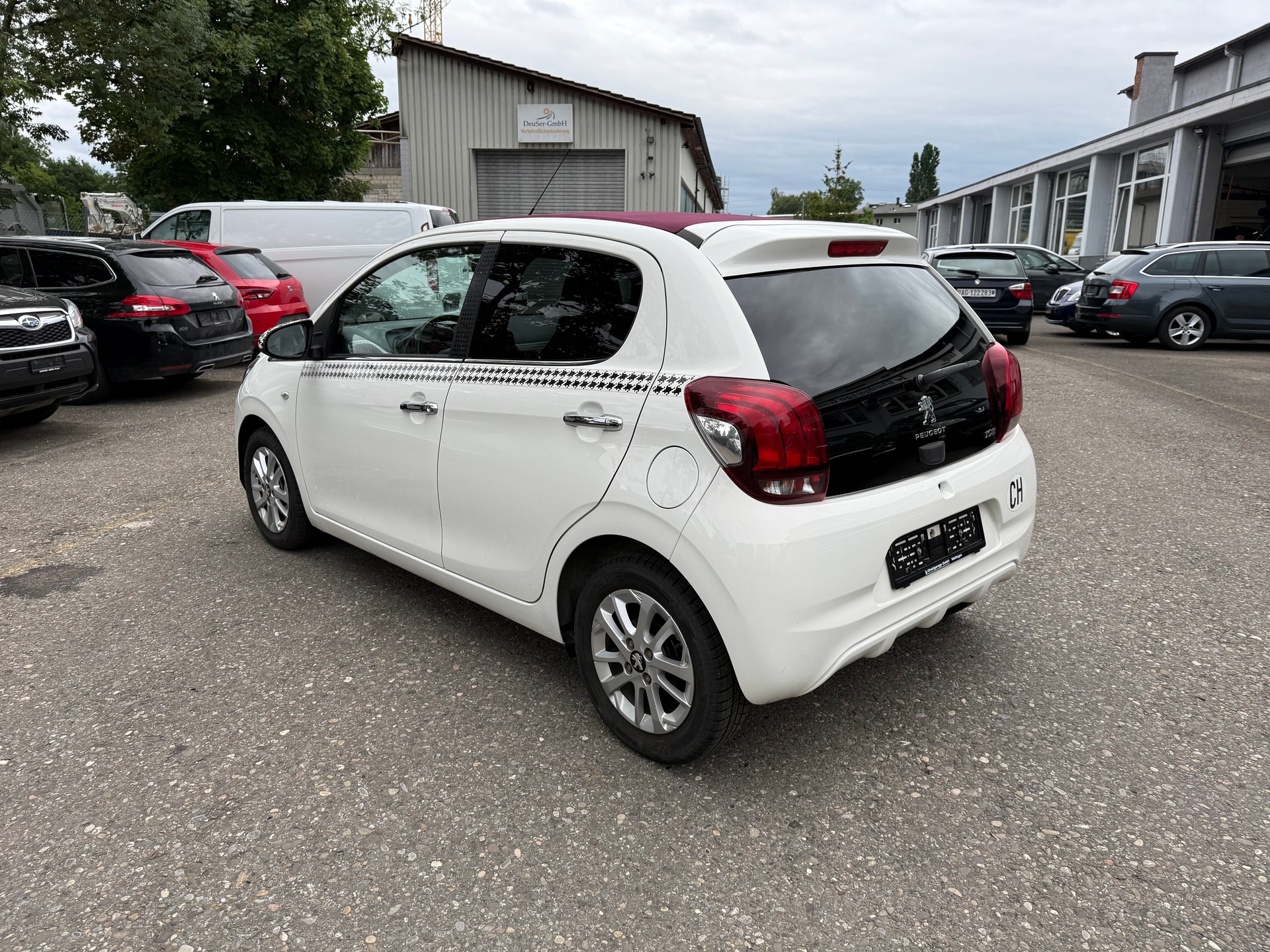 PEUGEOT 108 1.2 VTi Allure Top-image-4