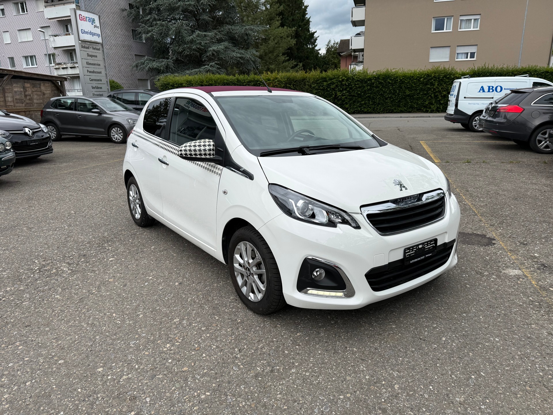 PEUGEOT 108 1.2 VTi Allure Top-image-1
