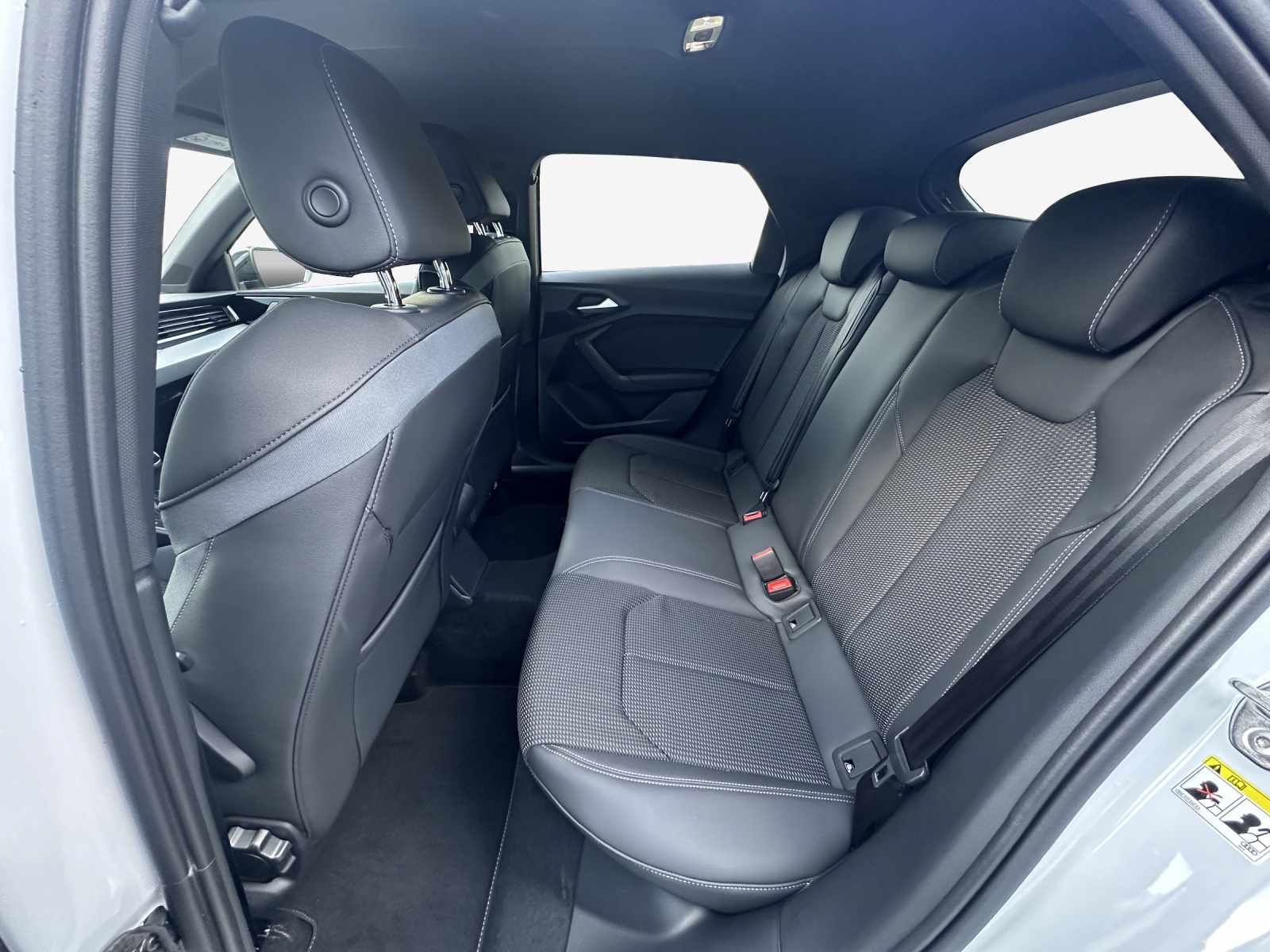 AUDI A1 Sportback 30 TFSI S Line Attraction S-tronic-image-11