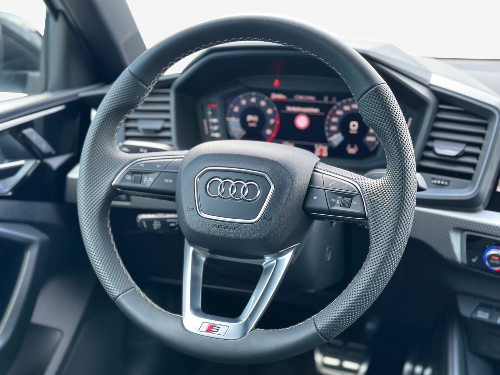 AUDI A1 Sportback 30 TFSI S Line Attraction S-tronic-image-9