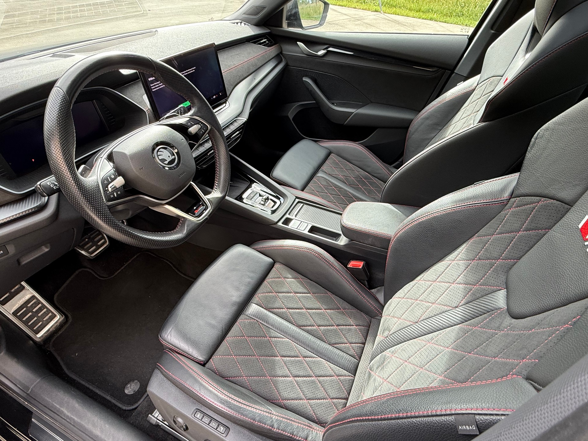 SKODA Octavia Combi 2.0 TSI DSG RS-image-9