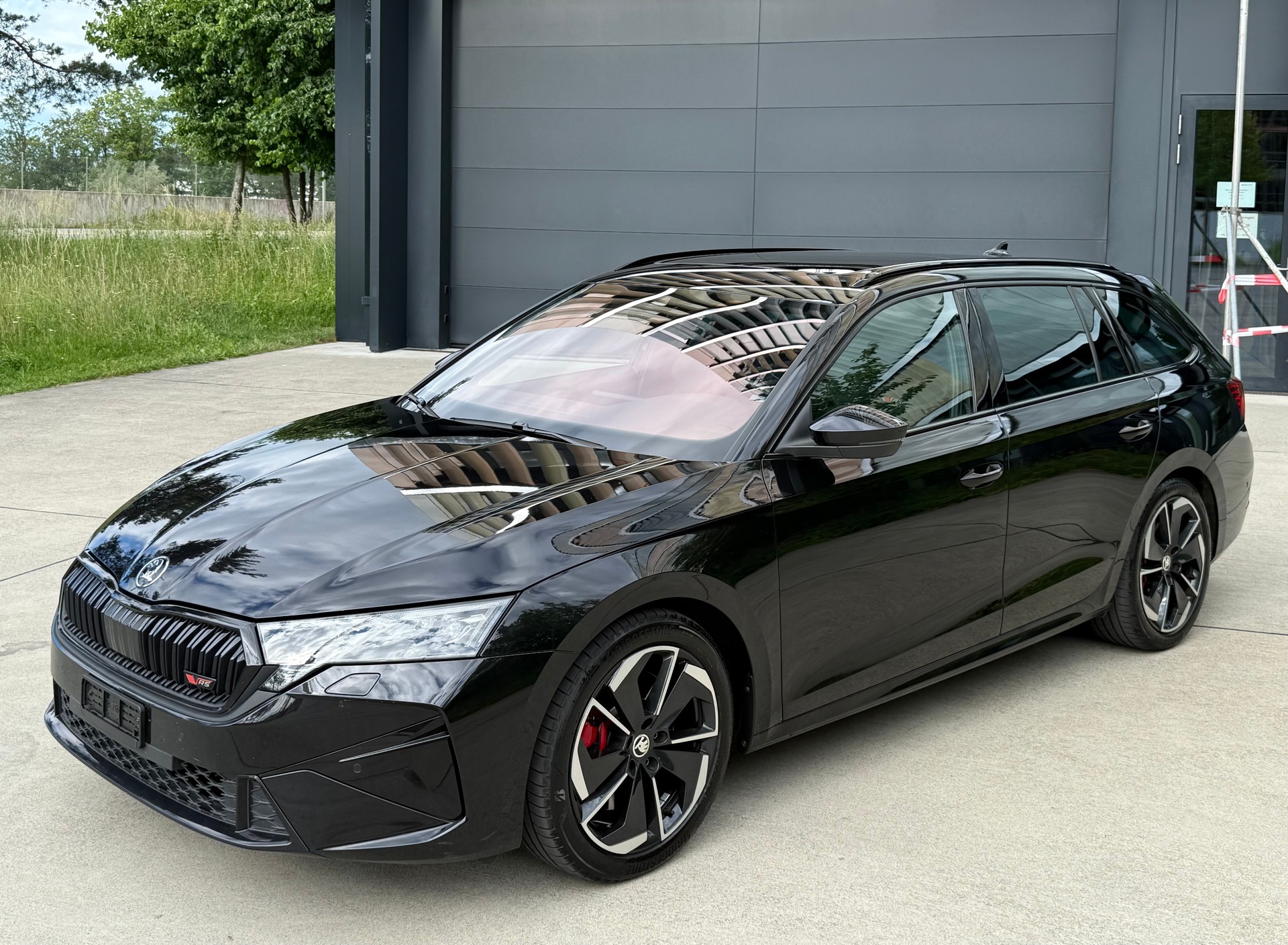 SKODA Octavia Combi 2.0 TSI DSG RS-image-2