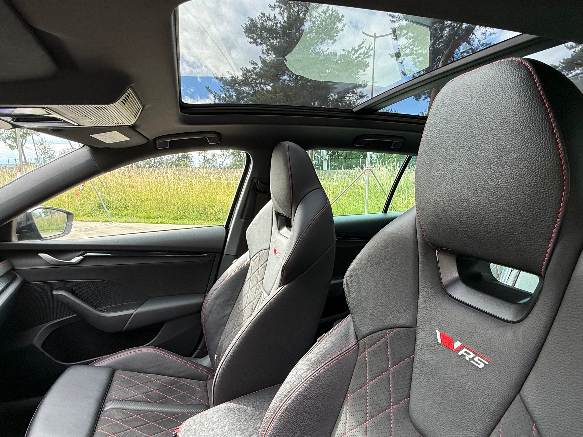SKODA Octavia Combi 2.0 TSI DSG RS-image-10