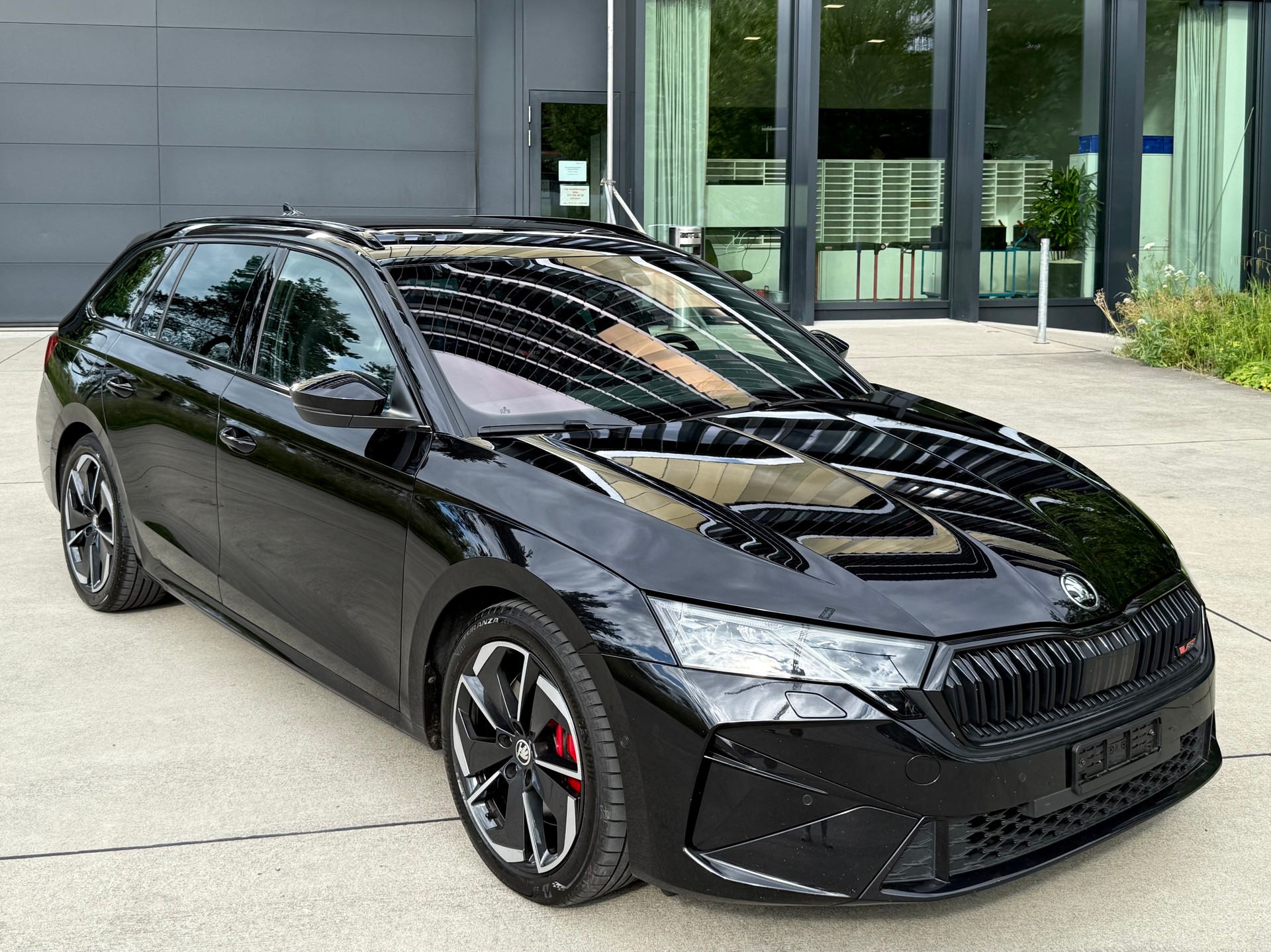 SKODA Octavia Combi 2.0 TSI DSG RS-image-1
