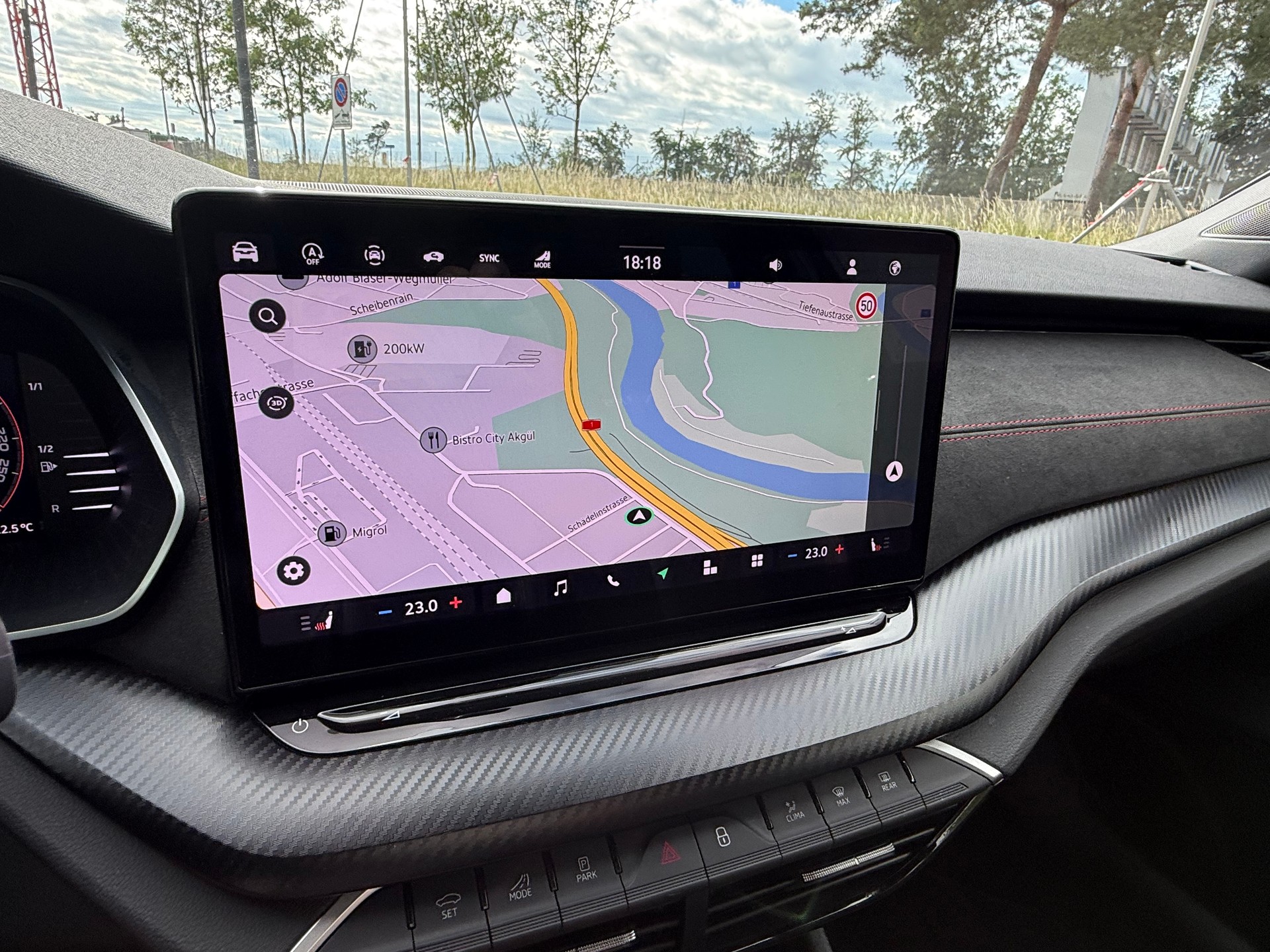 SKODA Octavia Combi 2.0 TSI DSG RS-image-13
