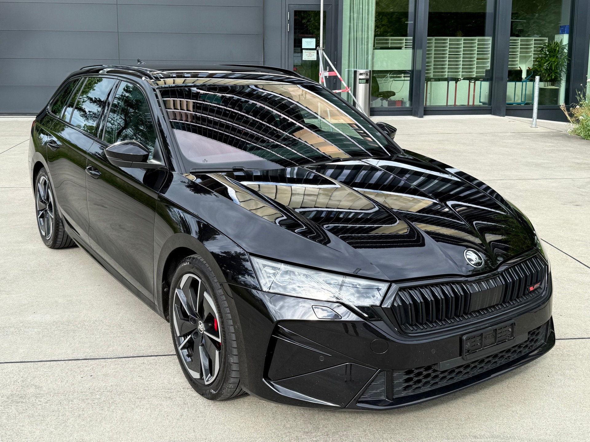 SKODA Octavia Combi 2.0 TSI DSG RS-image-3