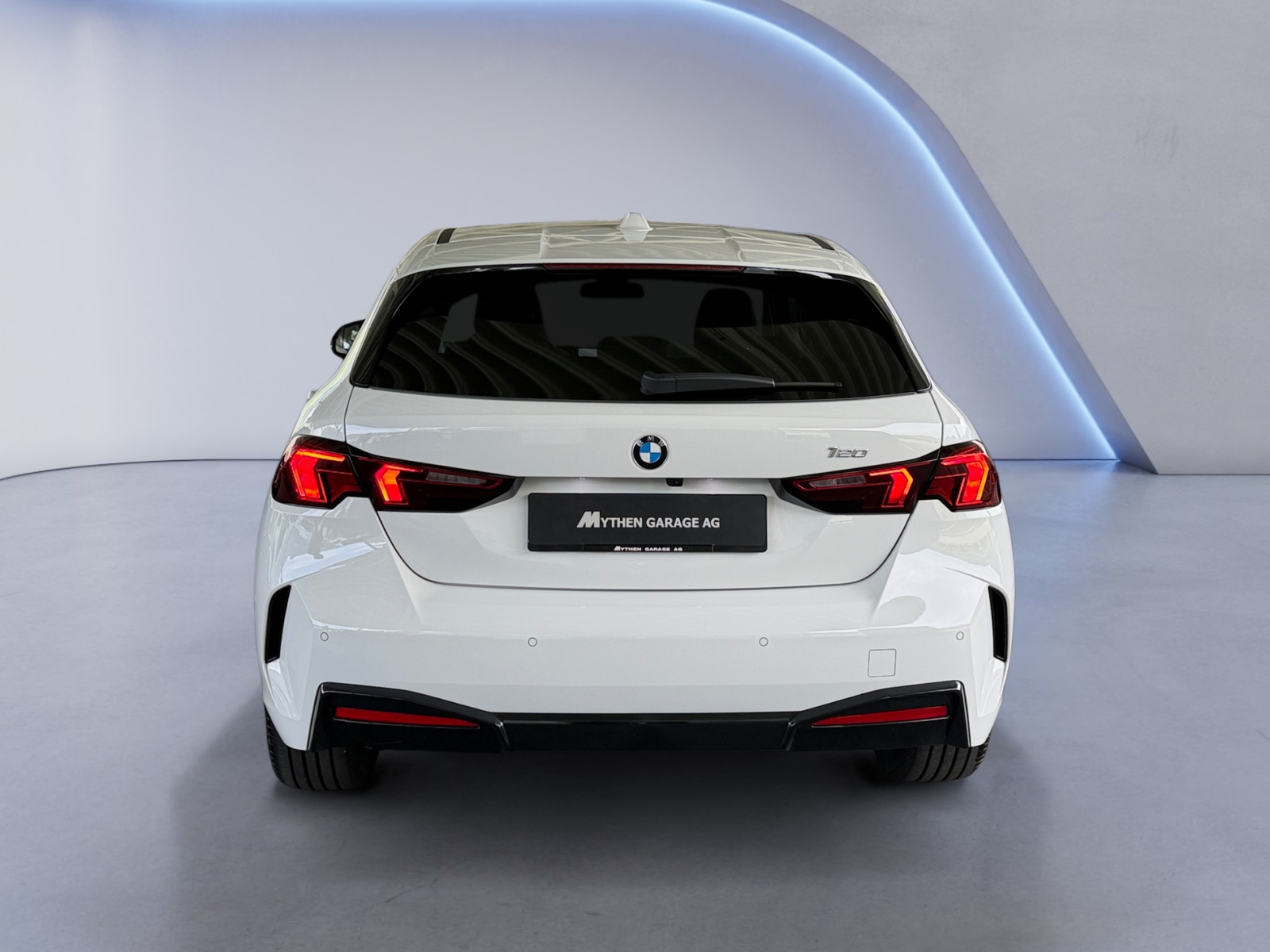 BMW 120i-image-3