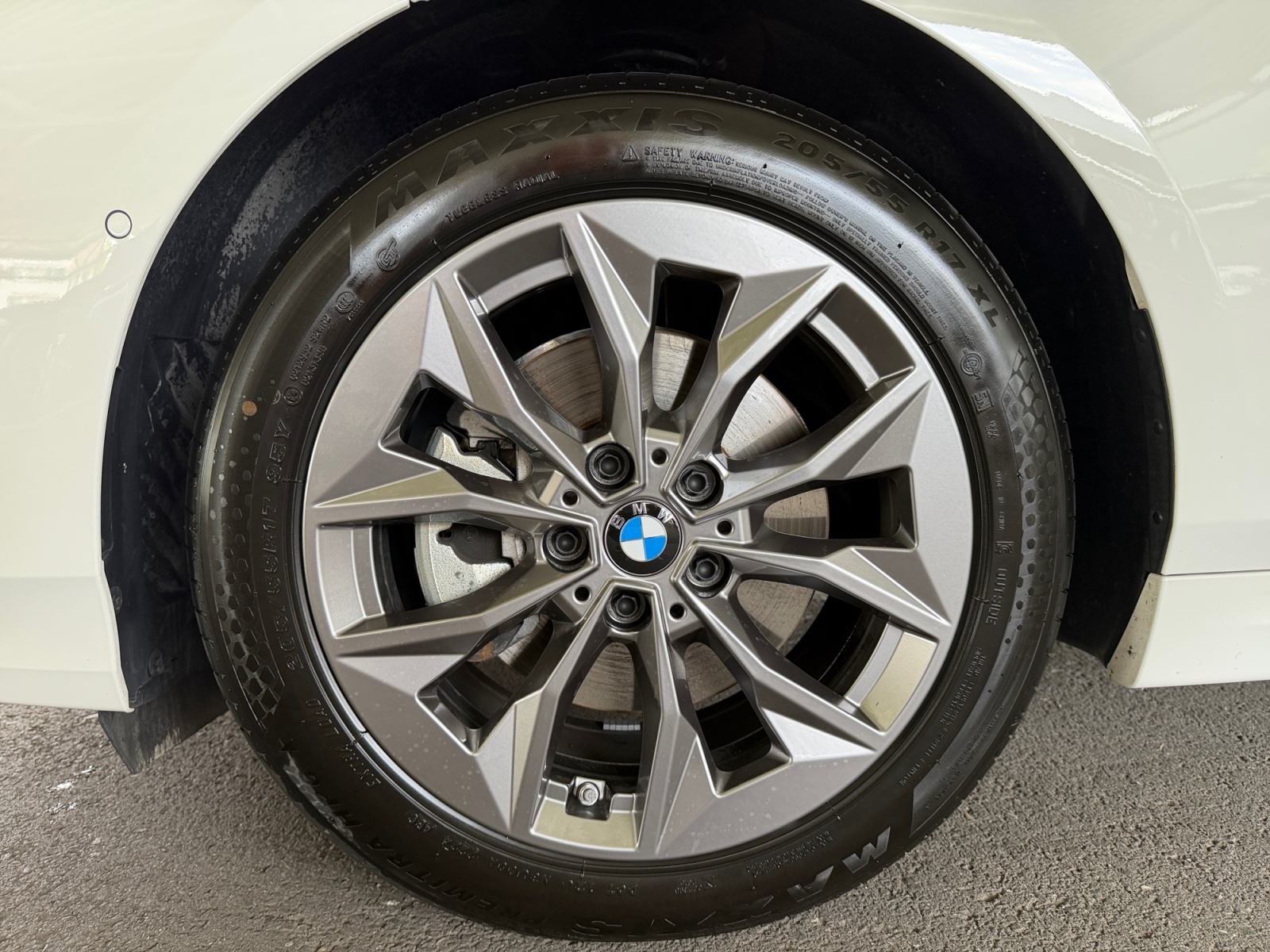 BMW 120i-image-13