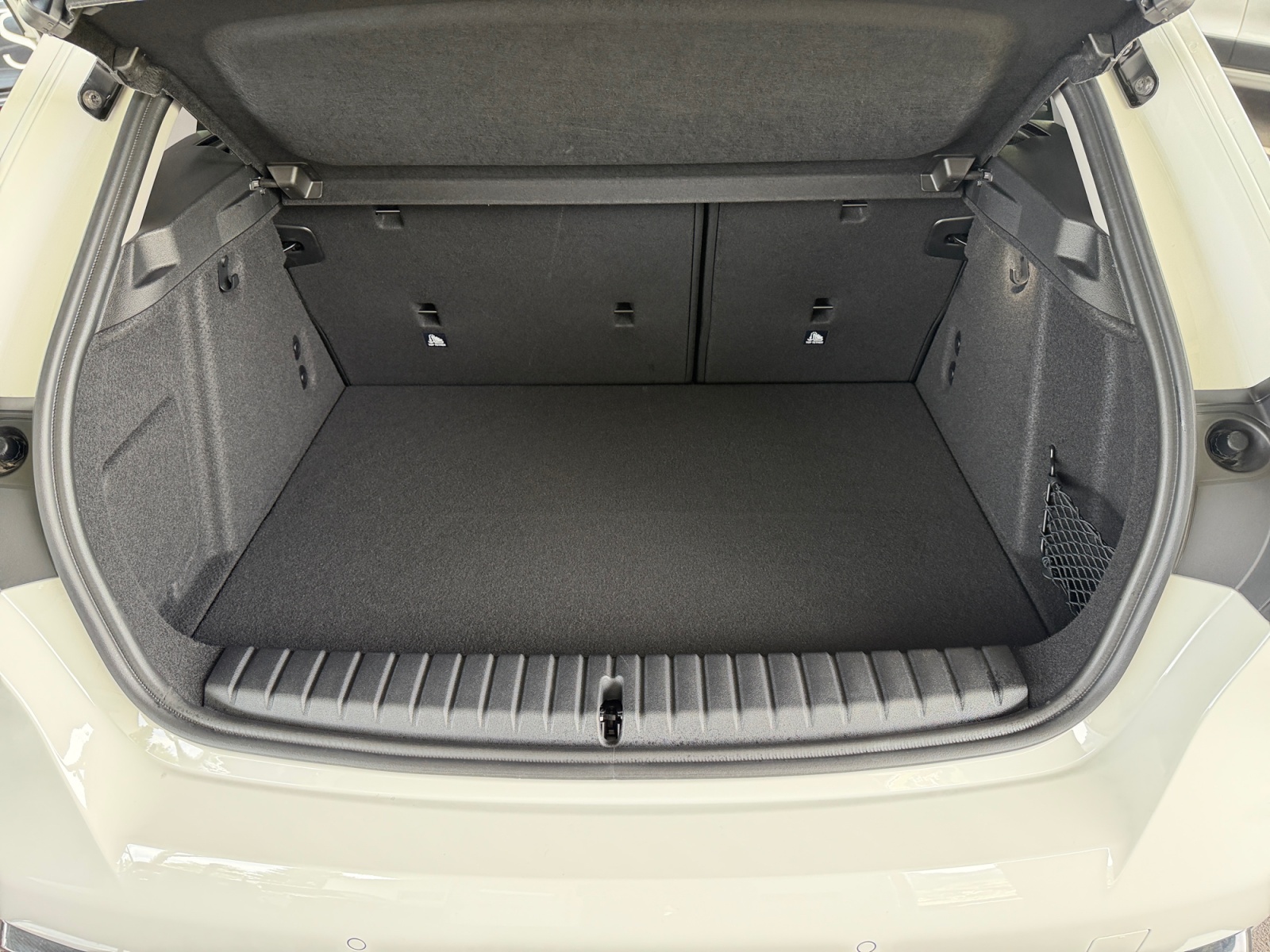 BMW 120i-image-14