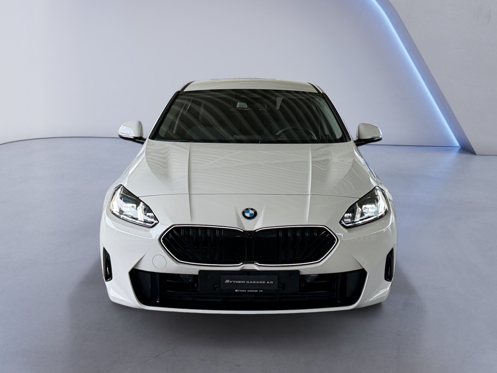 BMW 120i-image-7