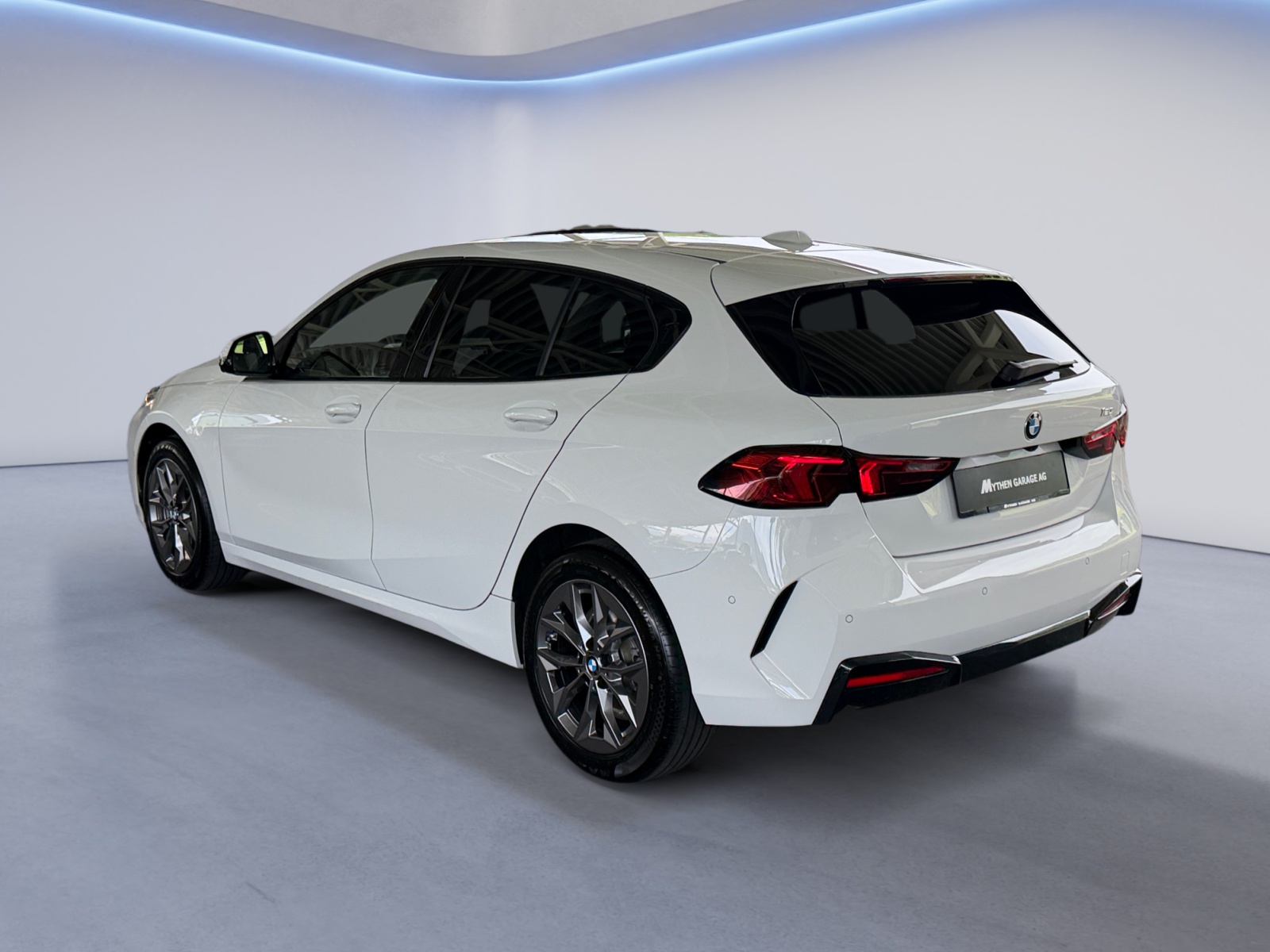 BMW 120i-image-2
