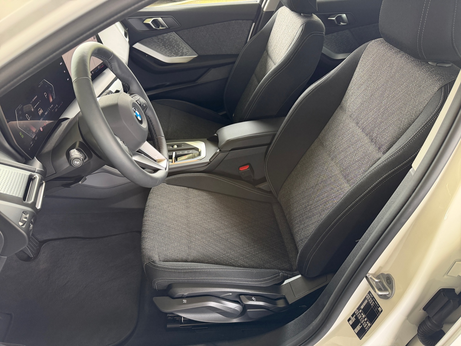 BMW 120i-image-8