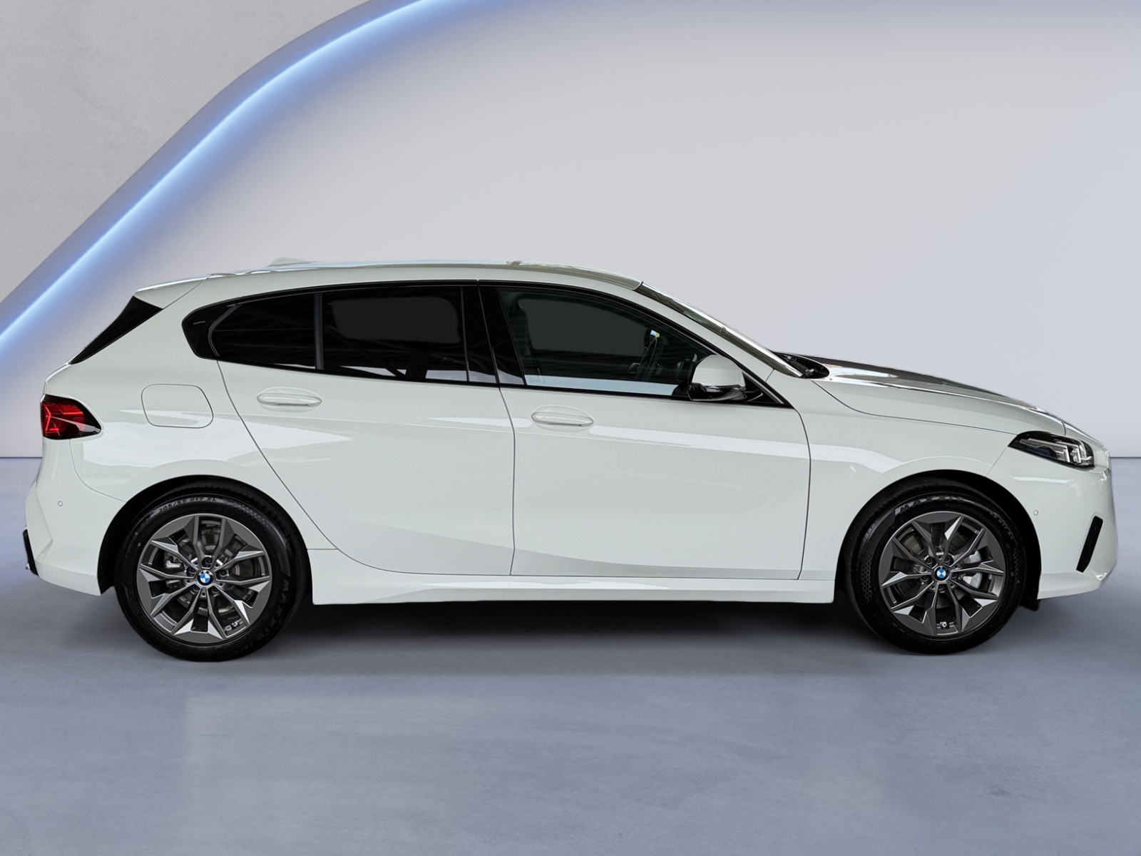 BMW 120i-image-5