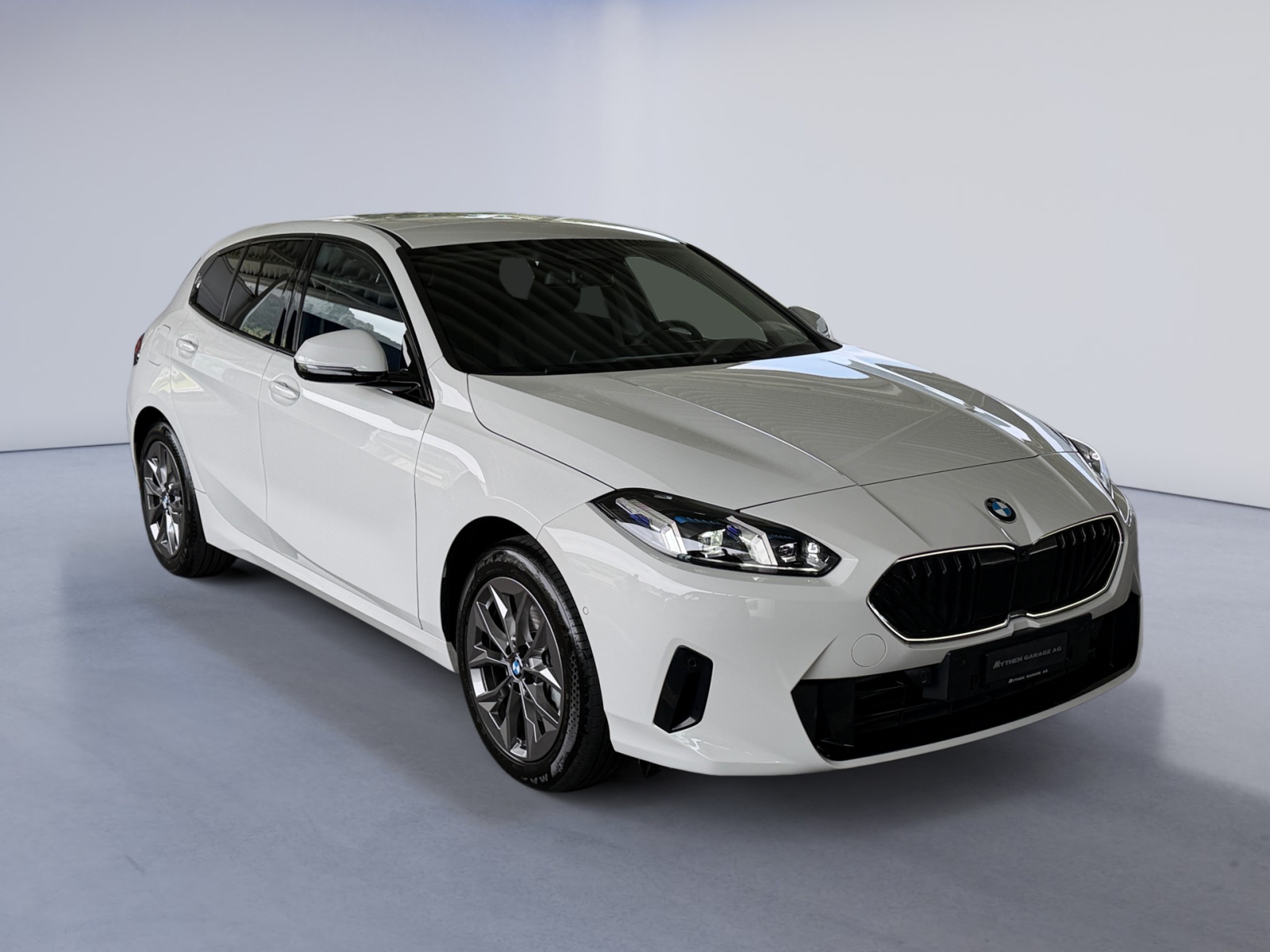 BMW 120i-image-6