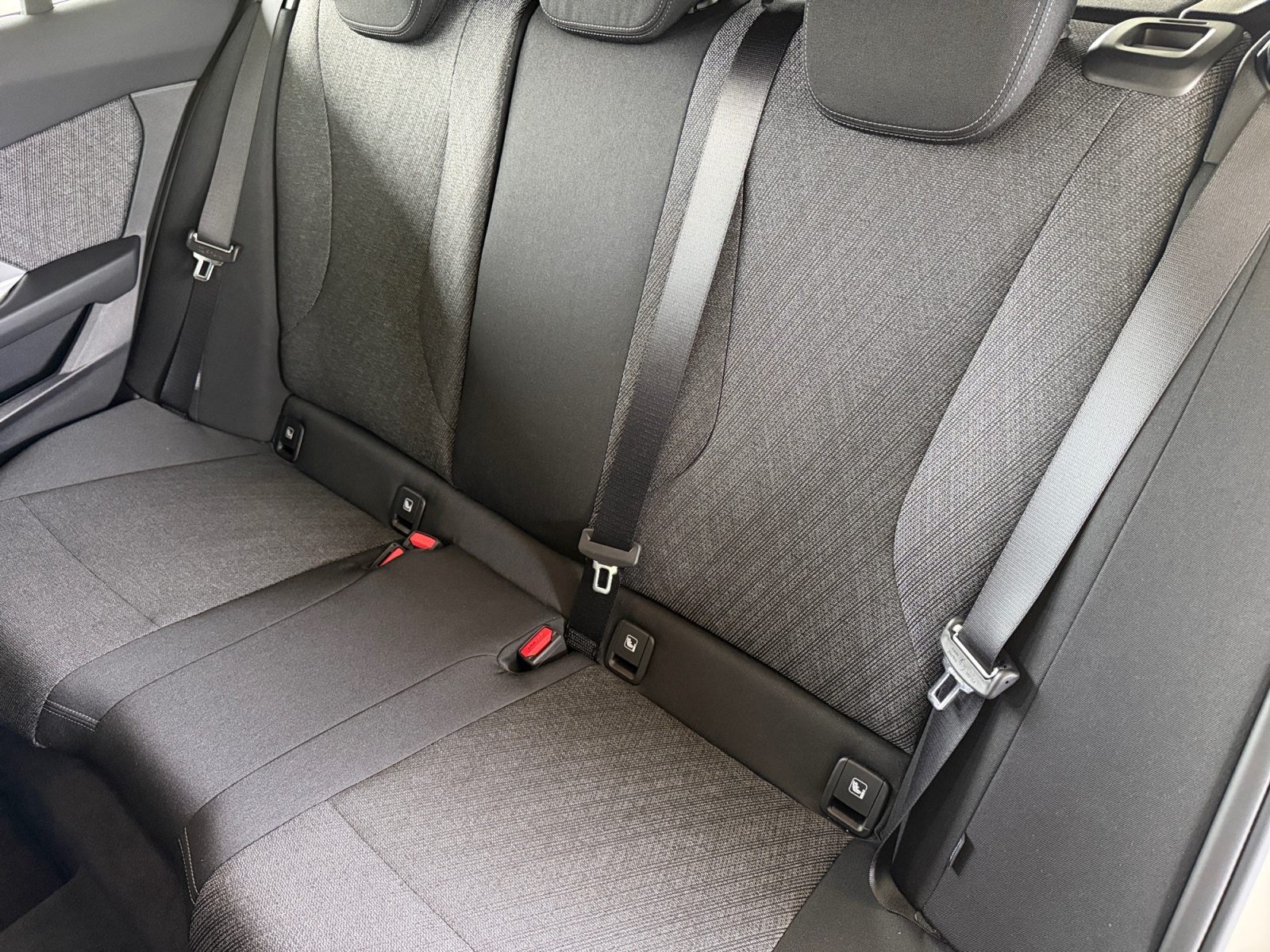 BMW 120i-image-12