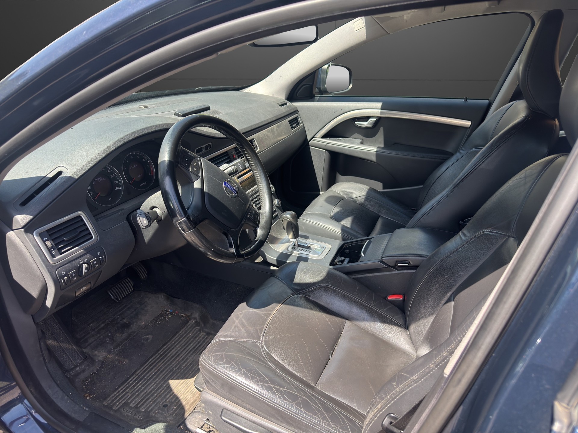 VOLVO V70 2.0T Sailor Powershift-image-8