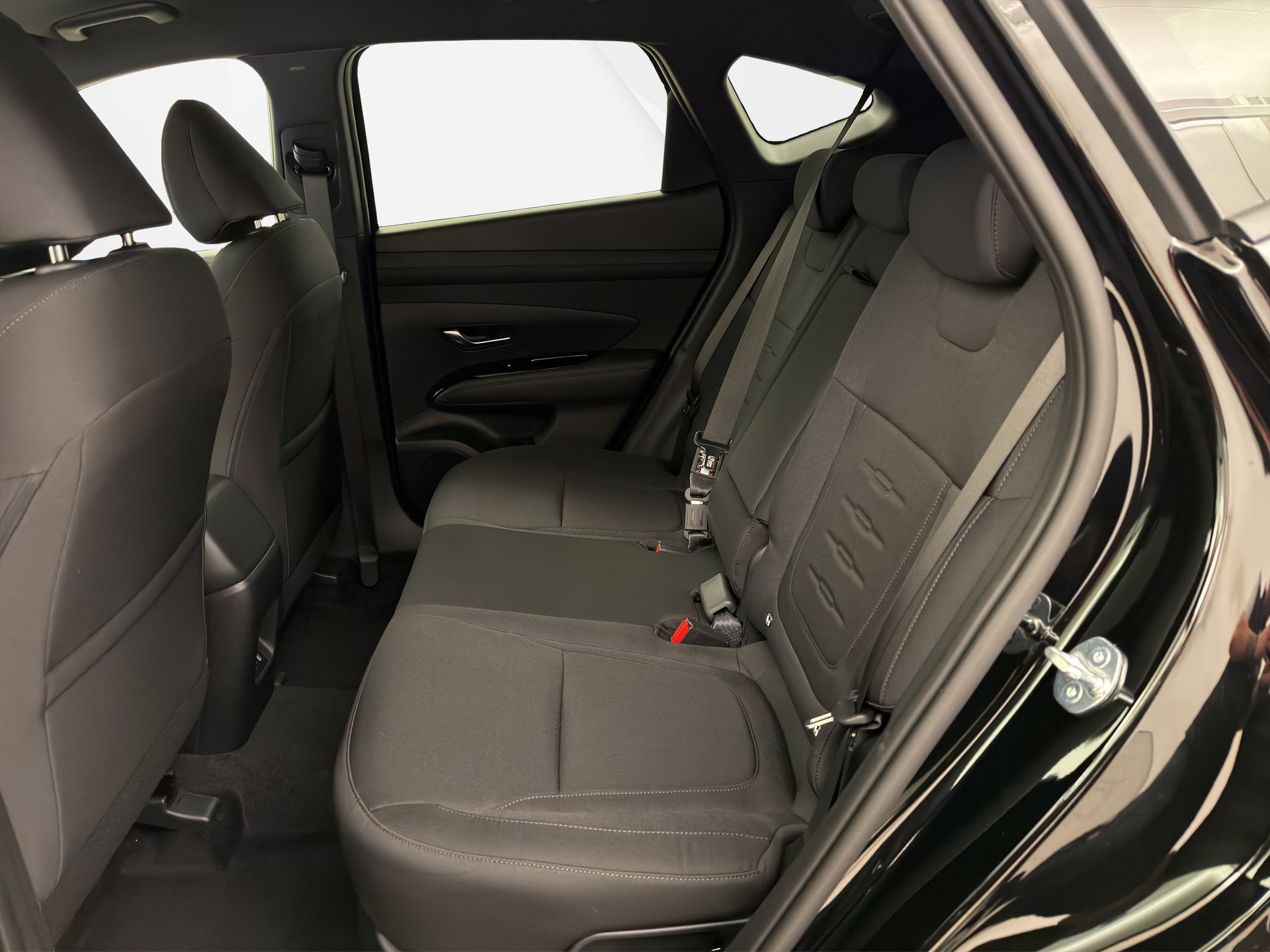 HYUNDAI Tucson 1.6 T-GDi HEV Origo Blacl Line-image-11