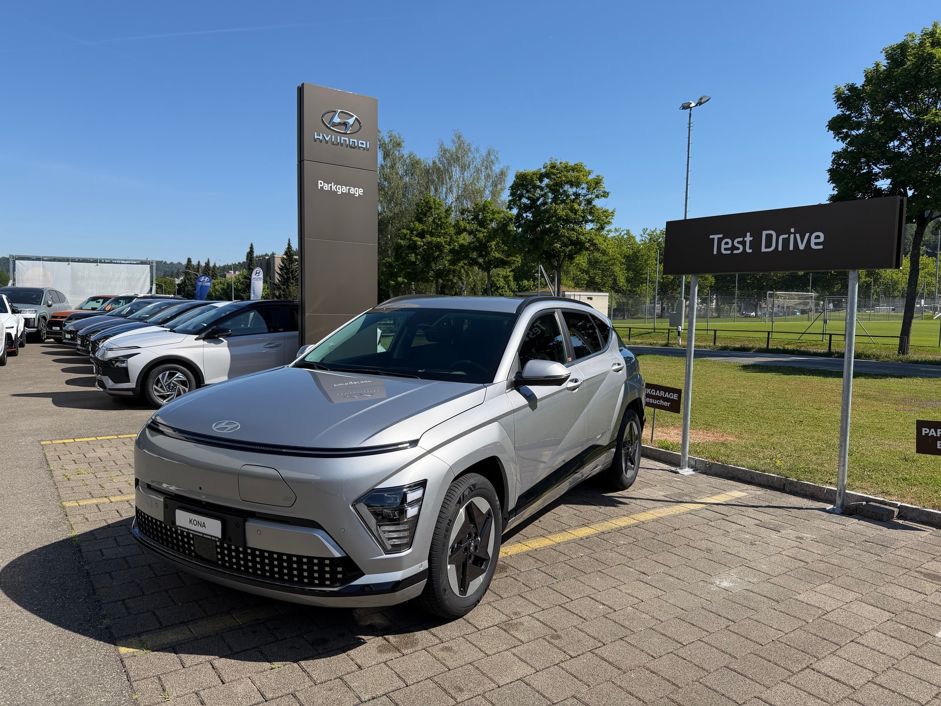 HYUNDAI Kona EV 65.4 kWh Amplia-image-0