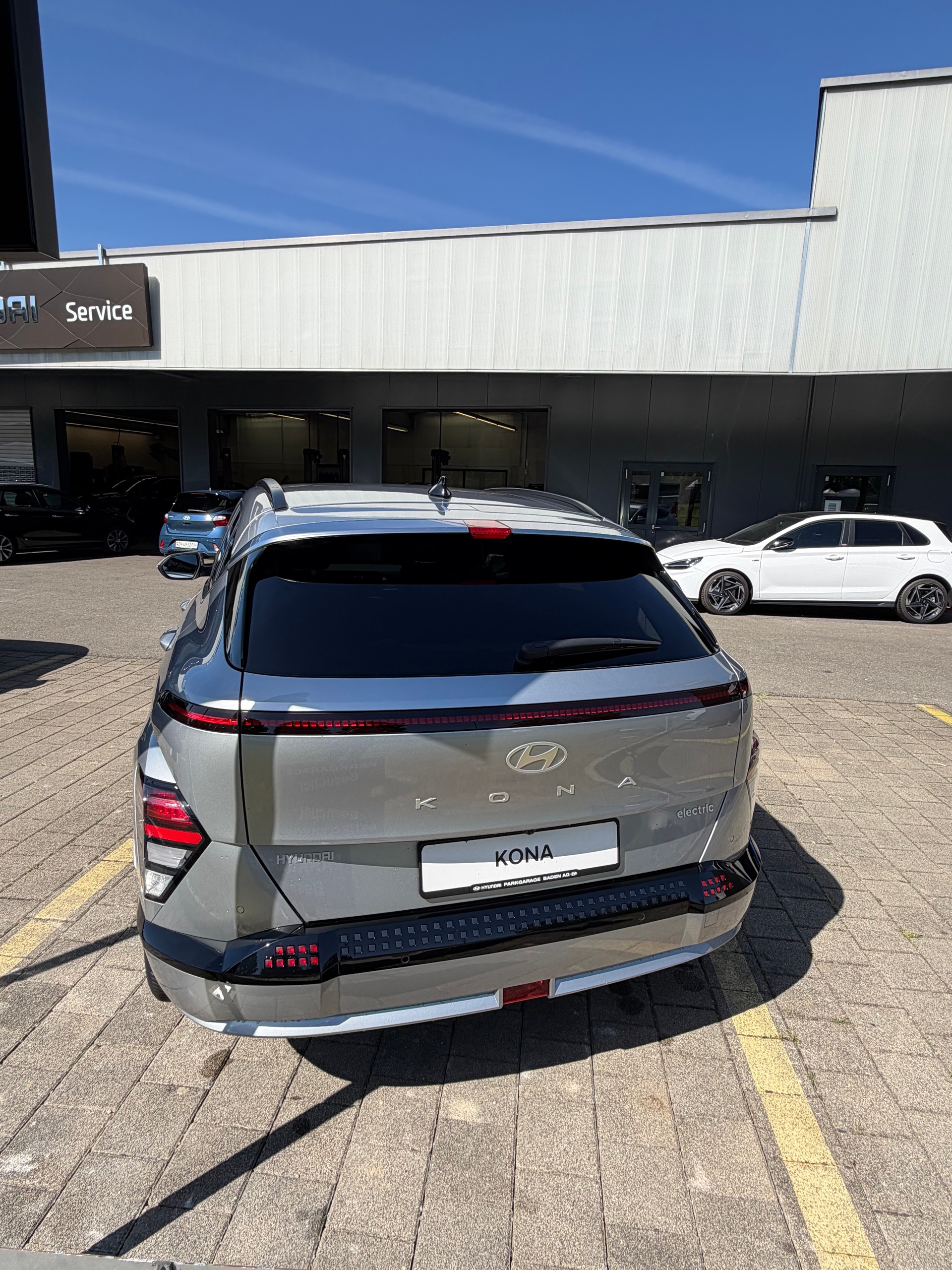HYUNDAI Kona EV 65.4 kWh Amplia-image-3