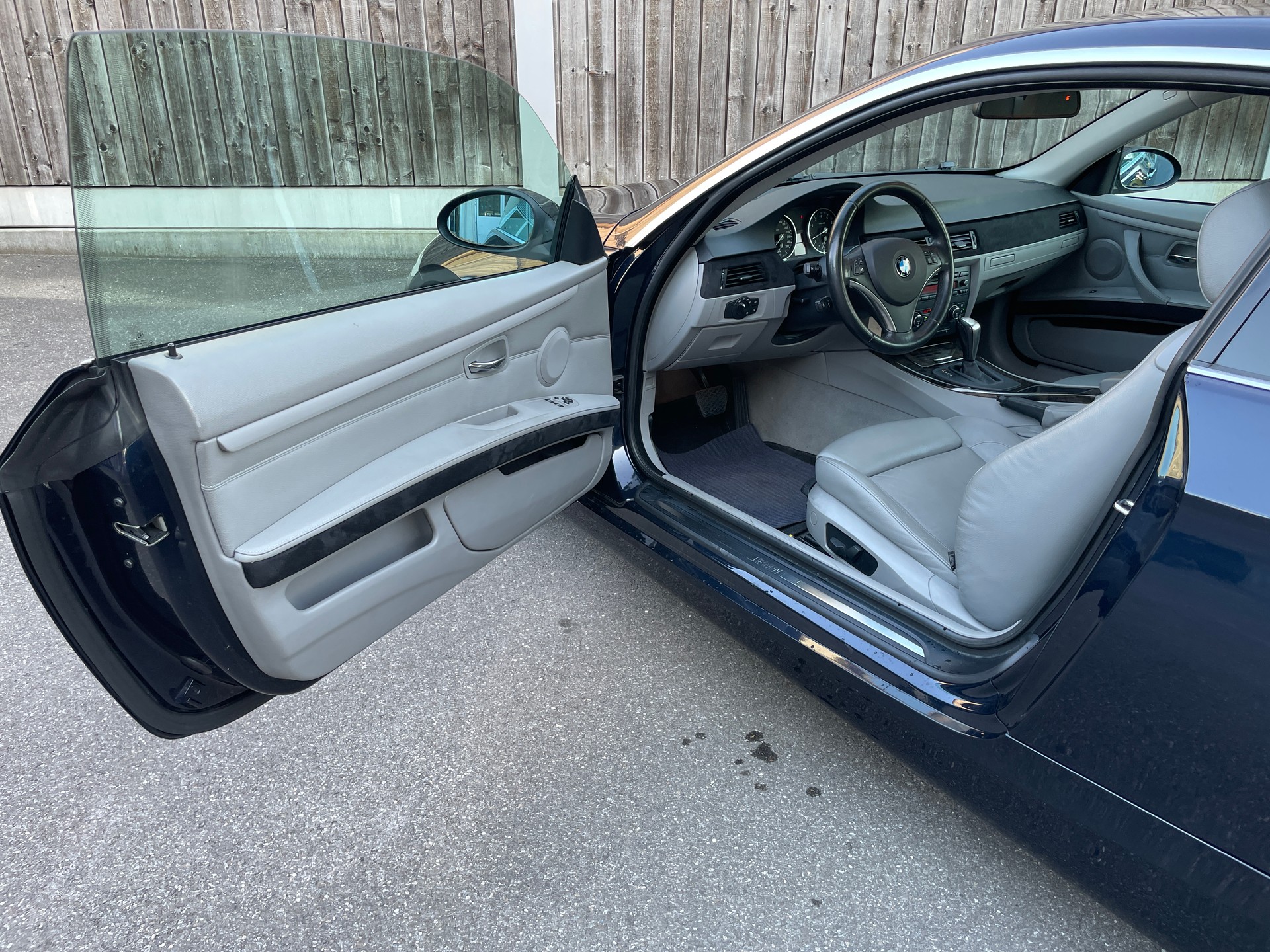 BMW 325i Coupé-image-16