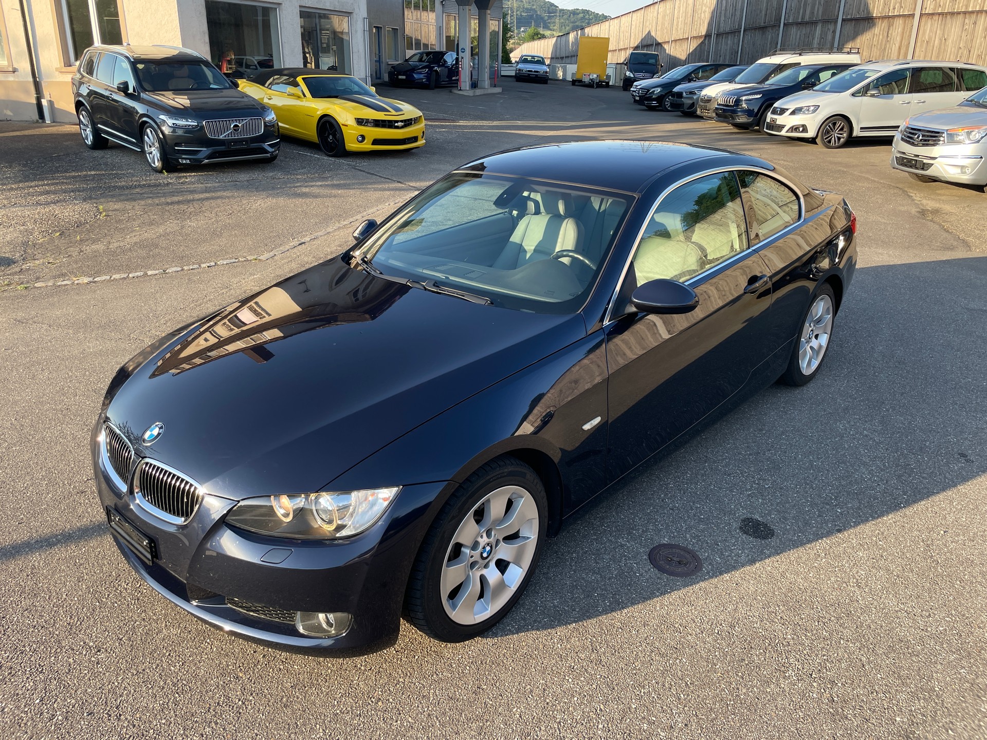 BMW 325i Coupé-image-0