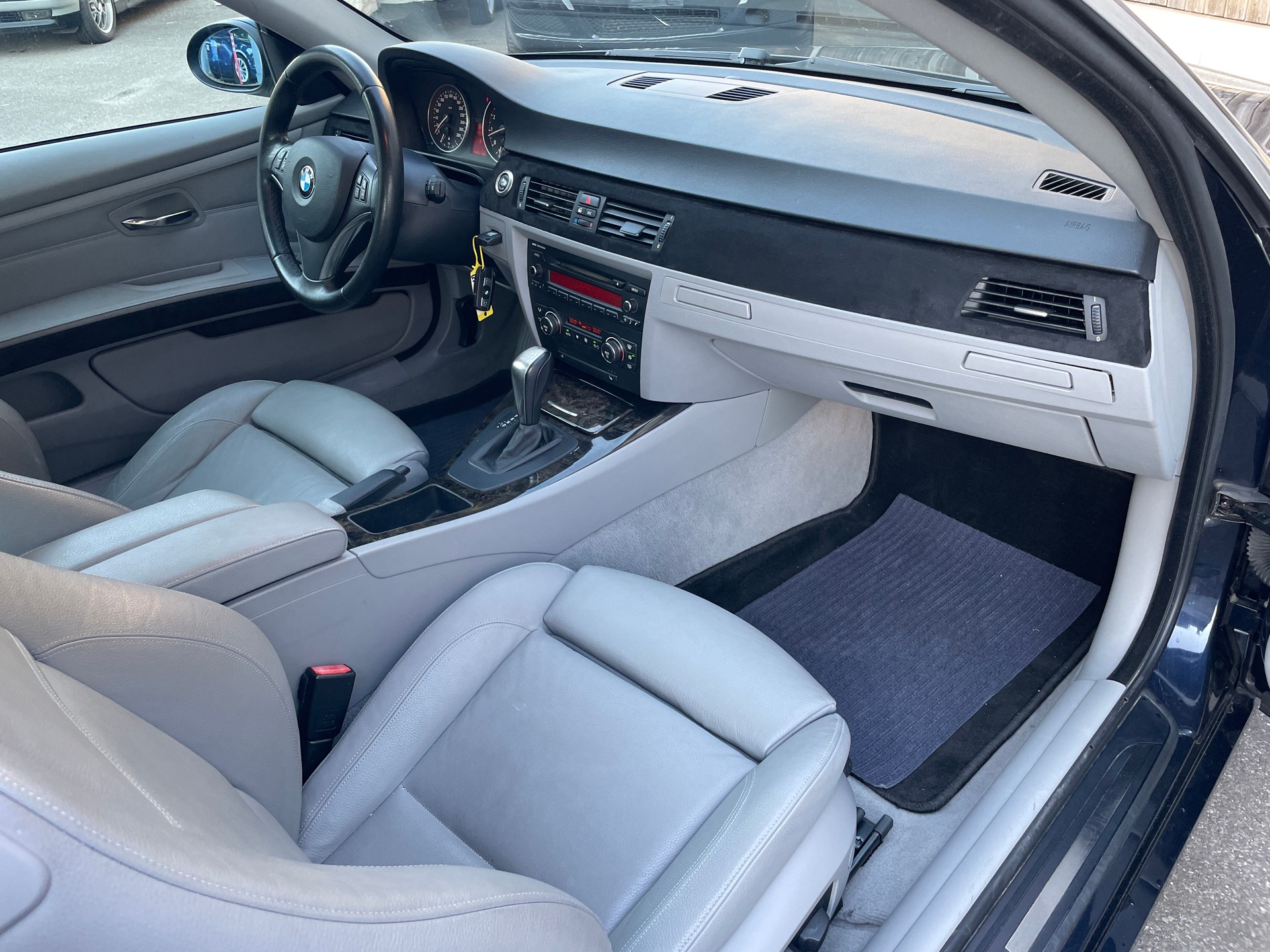 BMW 325i Coupé-image-22