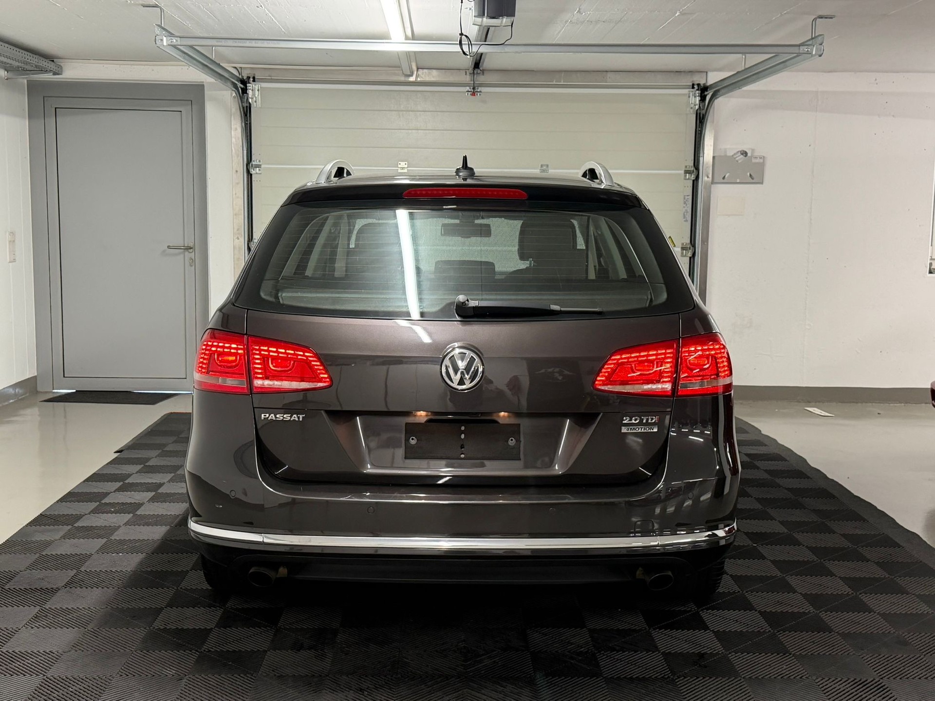 VW Passat Variant 2.0 TDI BMT Highline 4MDSG-image-3