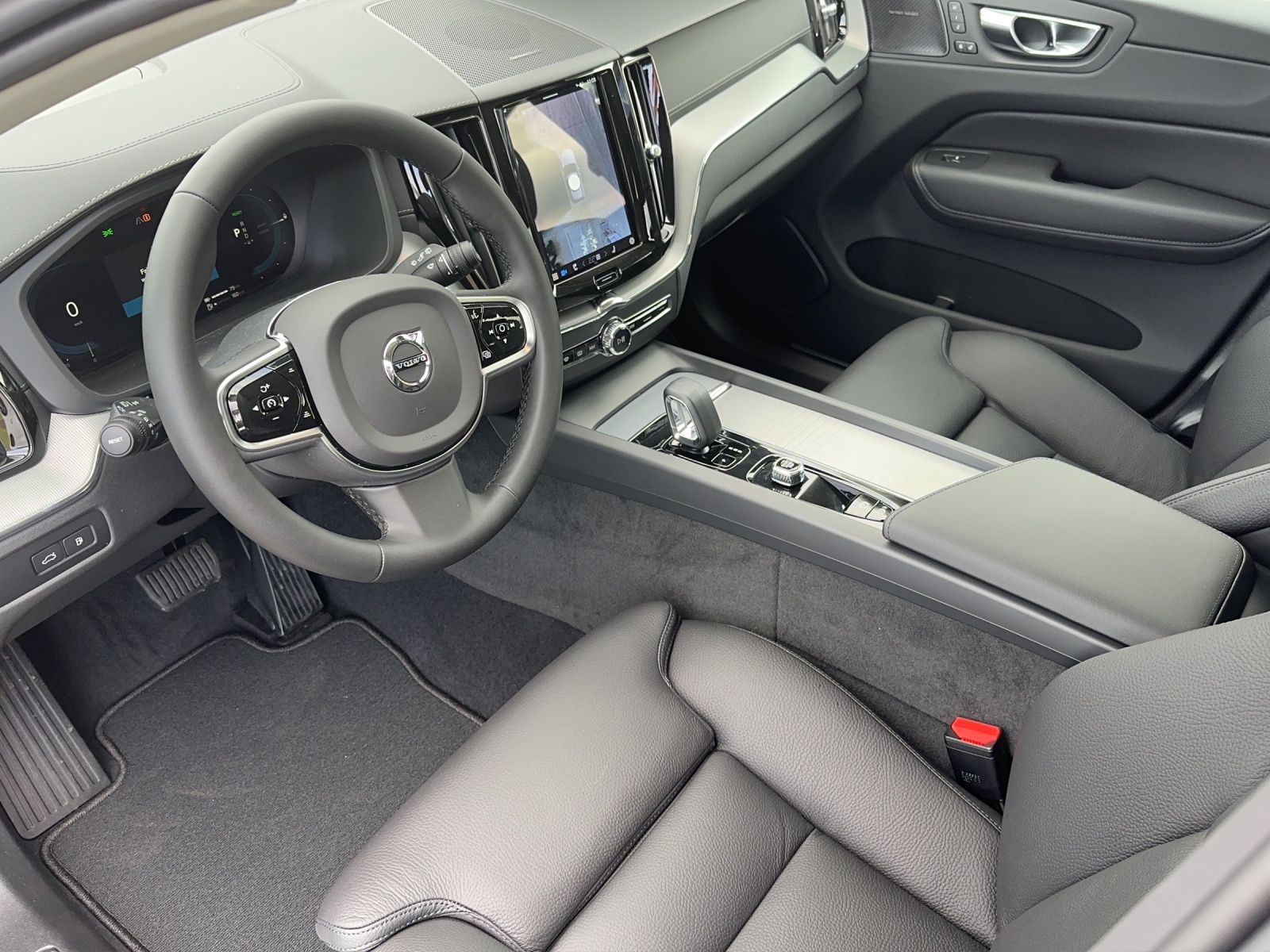 VOLVO XC60 2.0 T6 TE Ultimate Dark eAWD-image-9