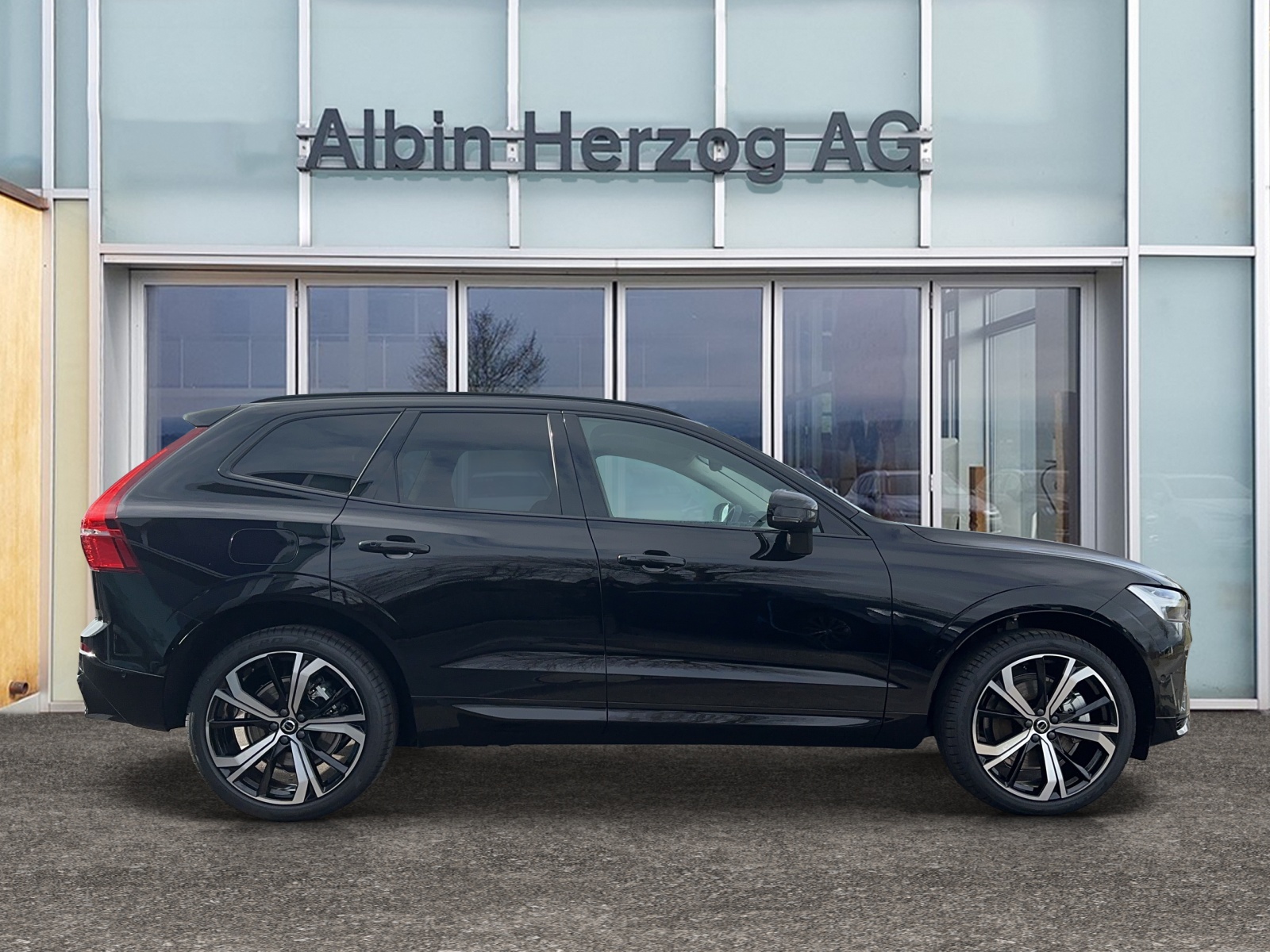 VOLVO XC60 2.0 T6 TE Ultimate Dark eAWD-image-5