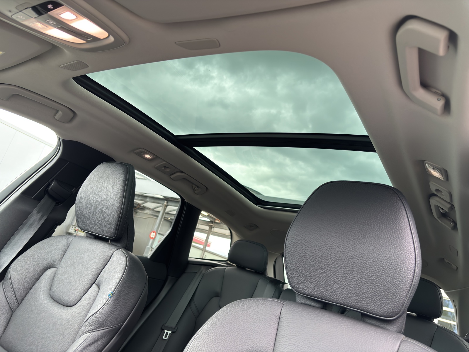 VOLVO XC60 2.0 T6 TE Ultimate Dark eAWD-image-14