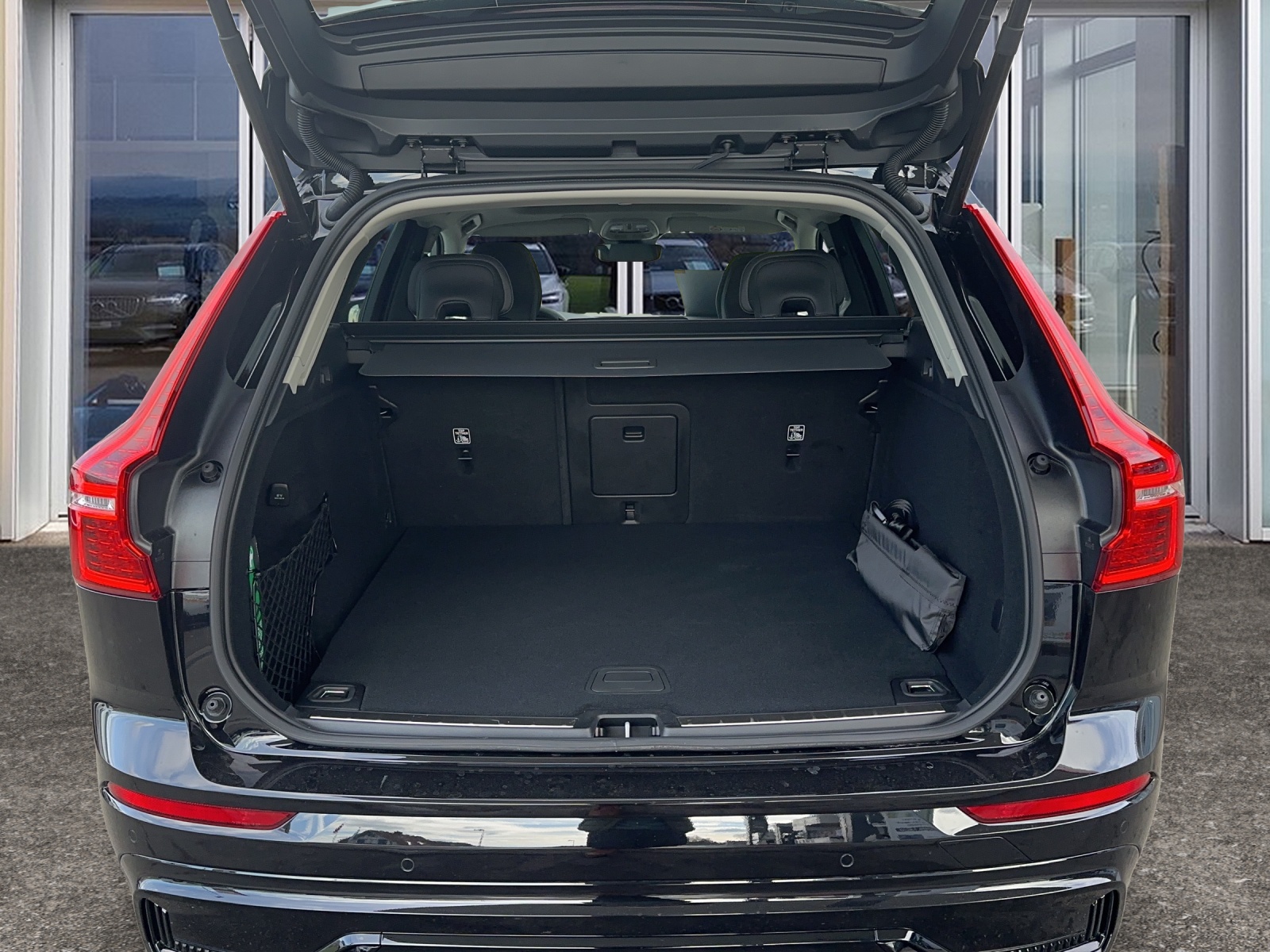 VOLVO XC60 2.0 T6 TE Ultimate Dark eAWD-image-6